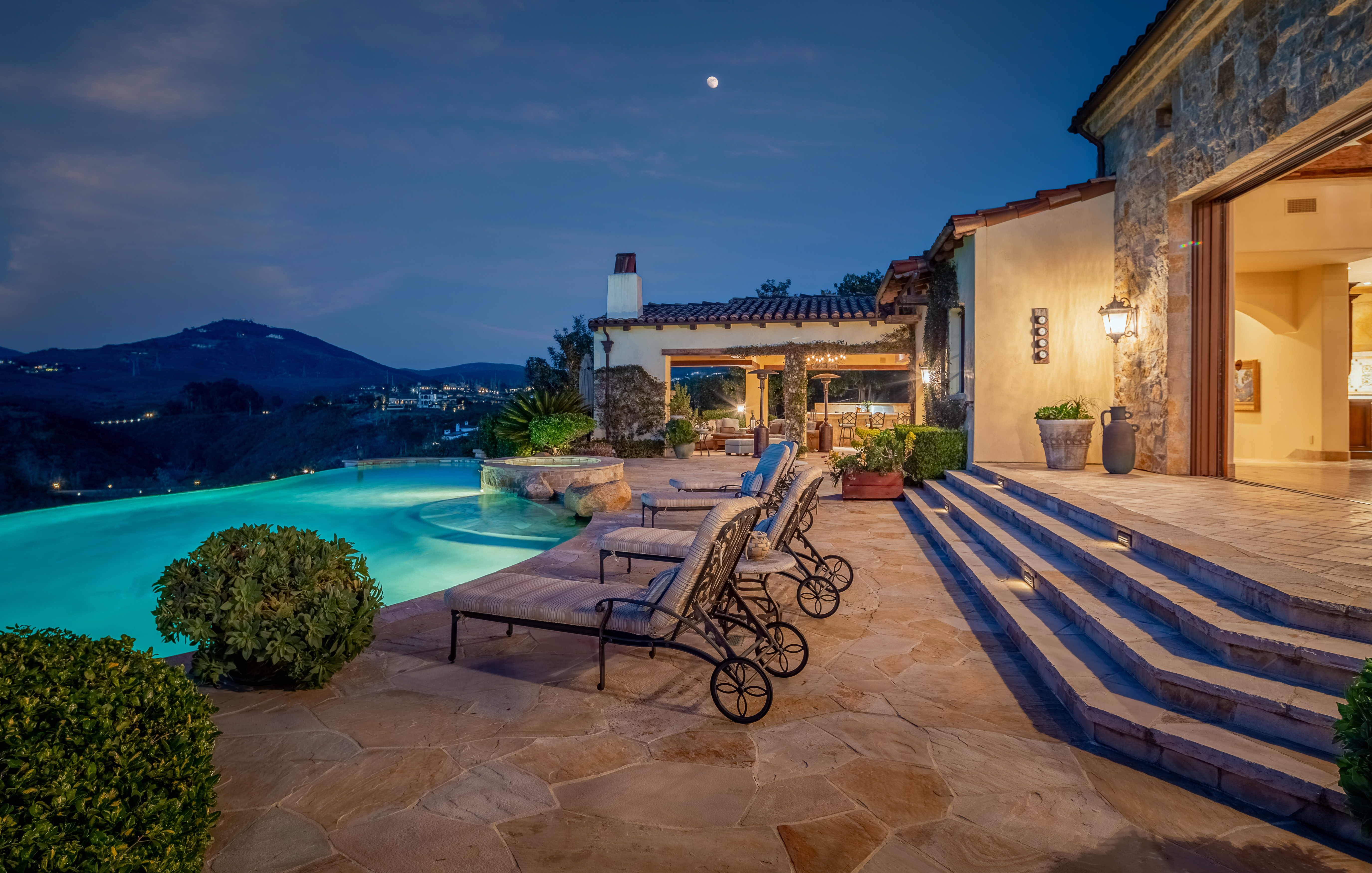 6212 Strada Fragante