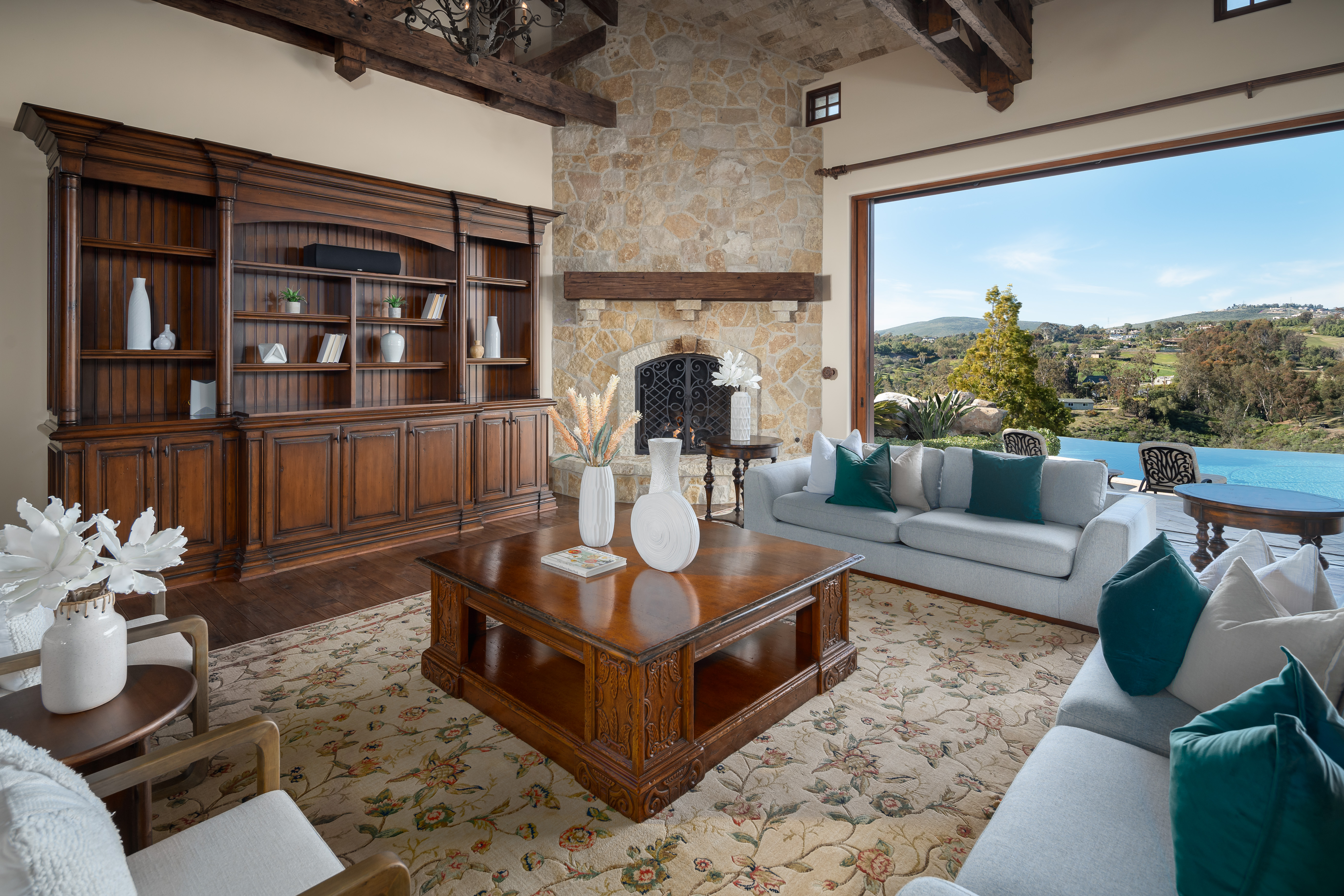 6212 Strada Fragante