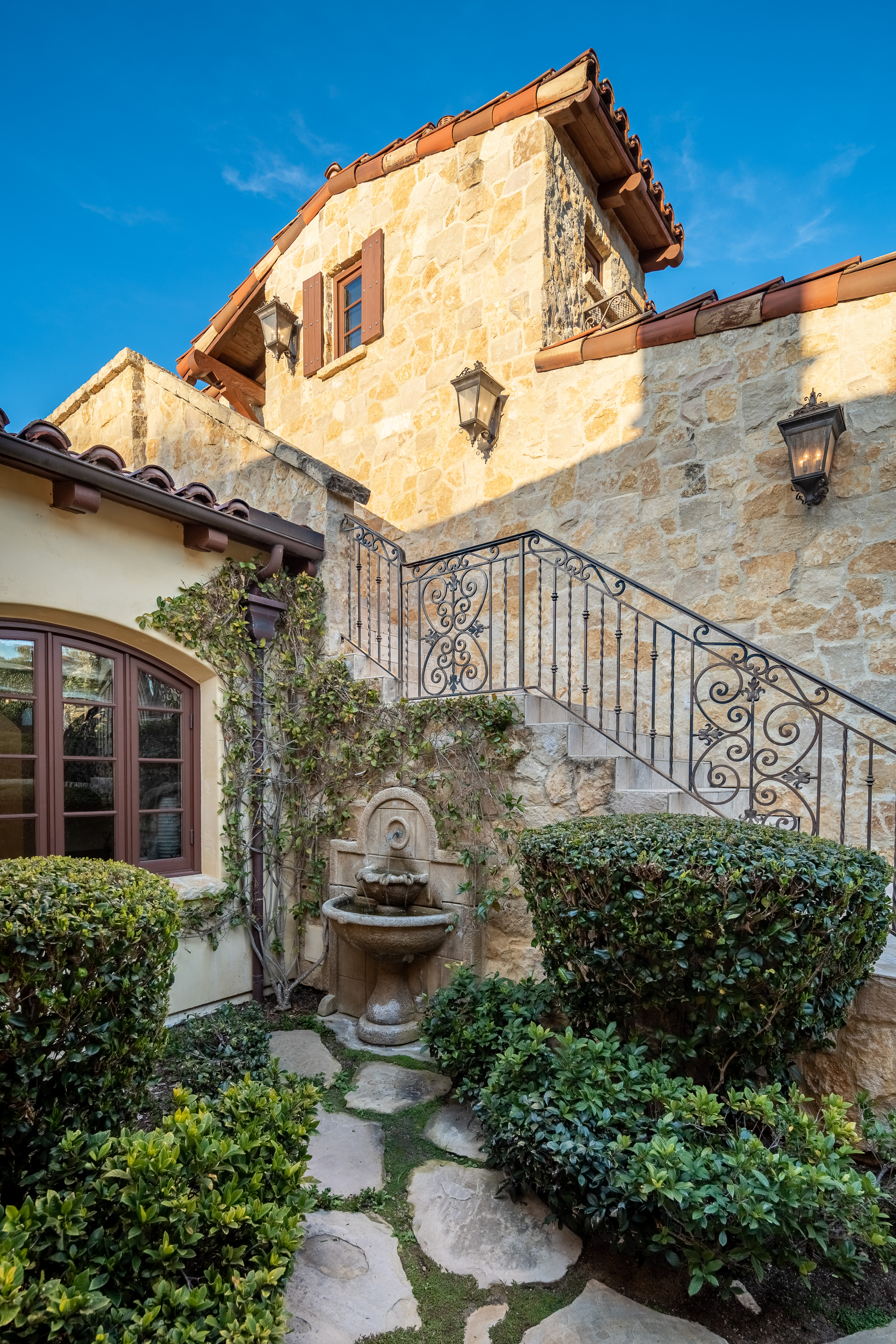 6212 Strada Fragante