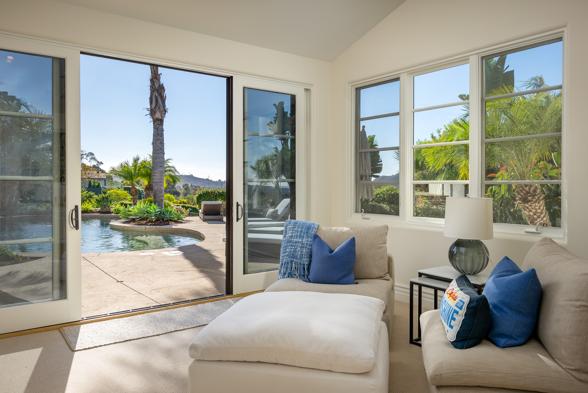 4390 Camino Privado 