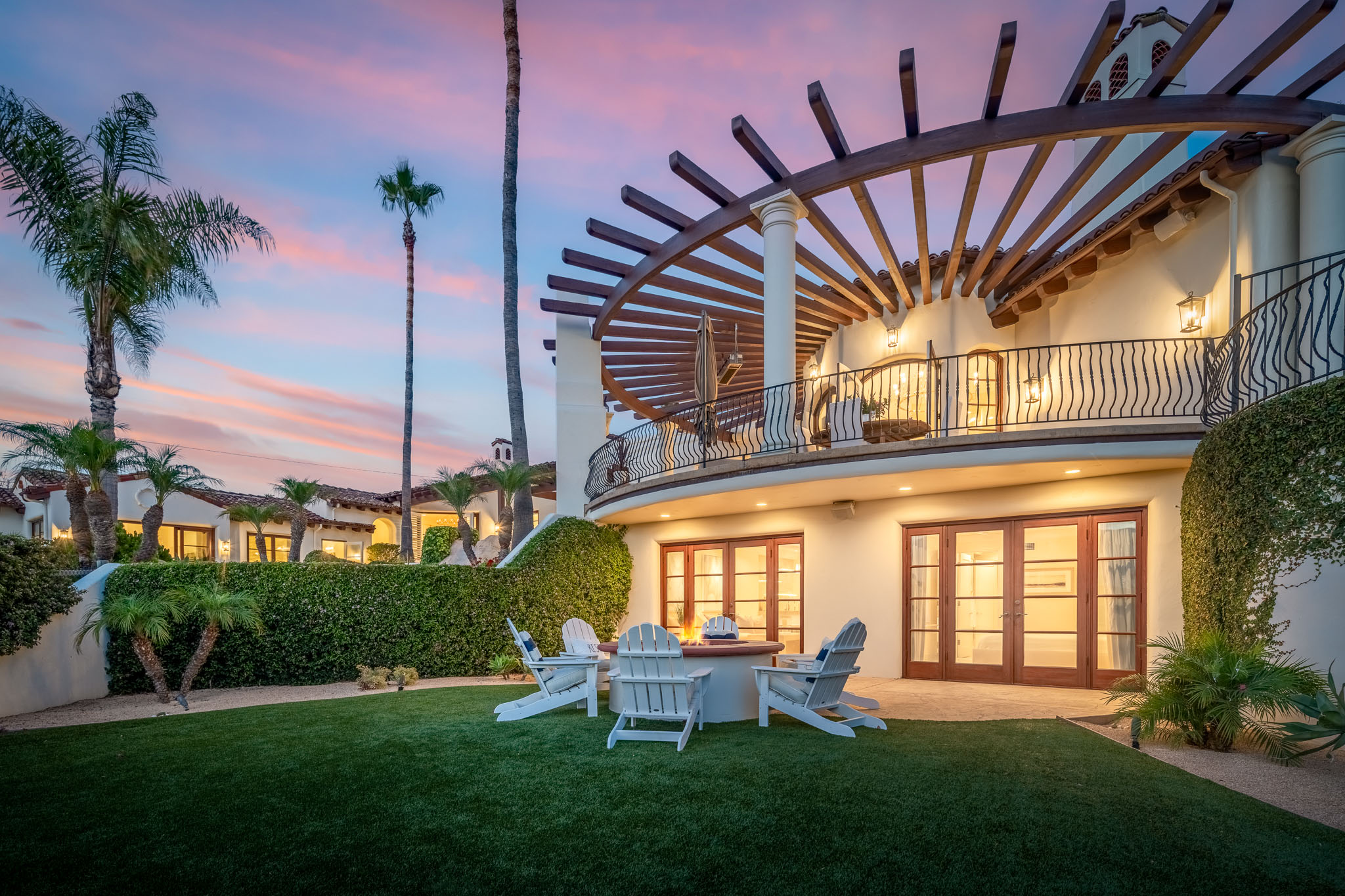4390 Camino Privado 