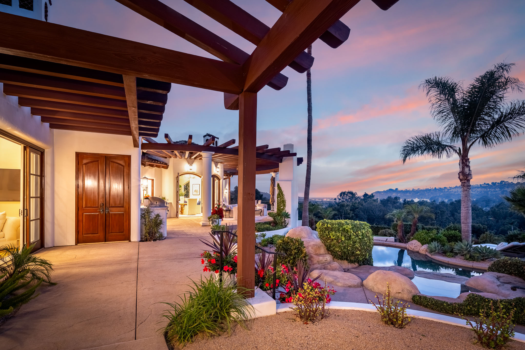 4390 Camino Privado 