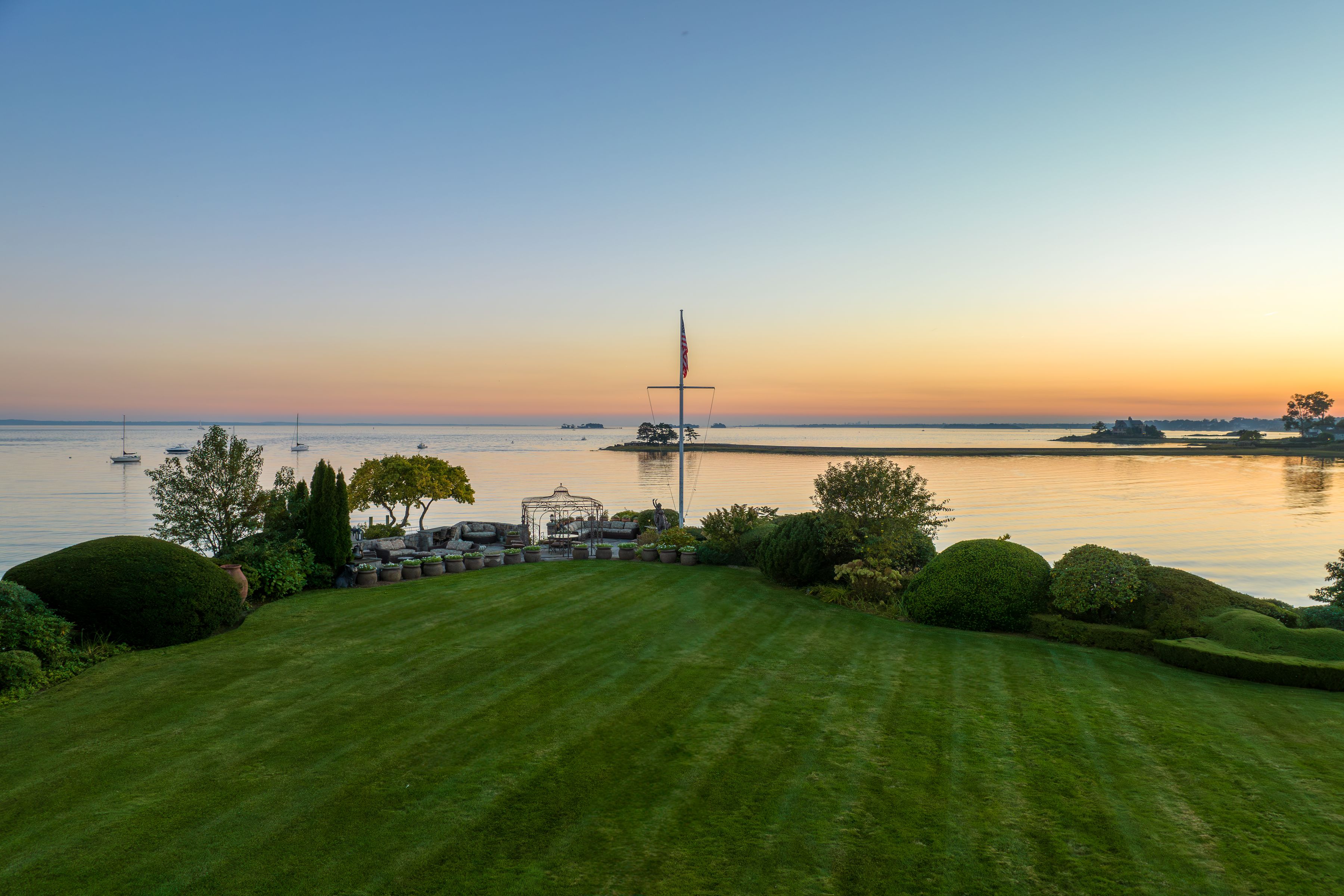 Riverside, CT