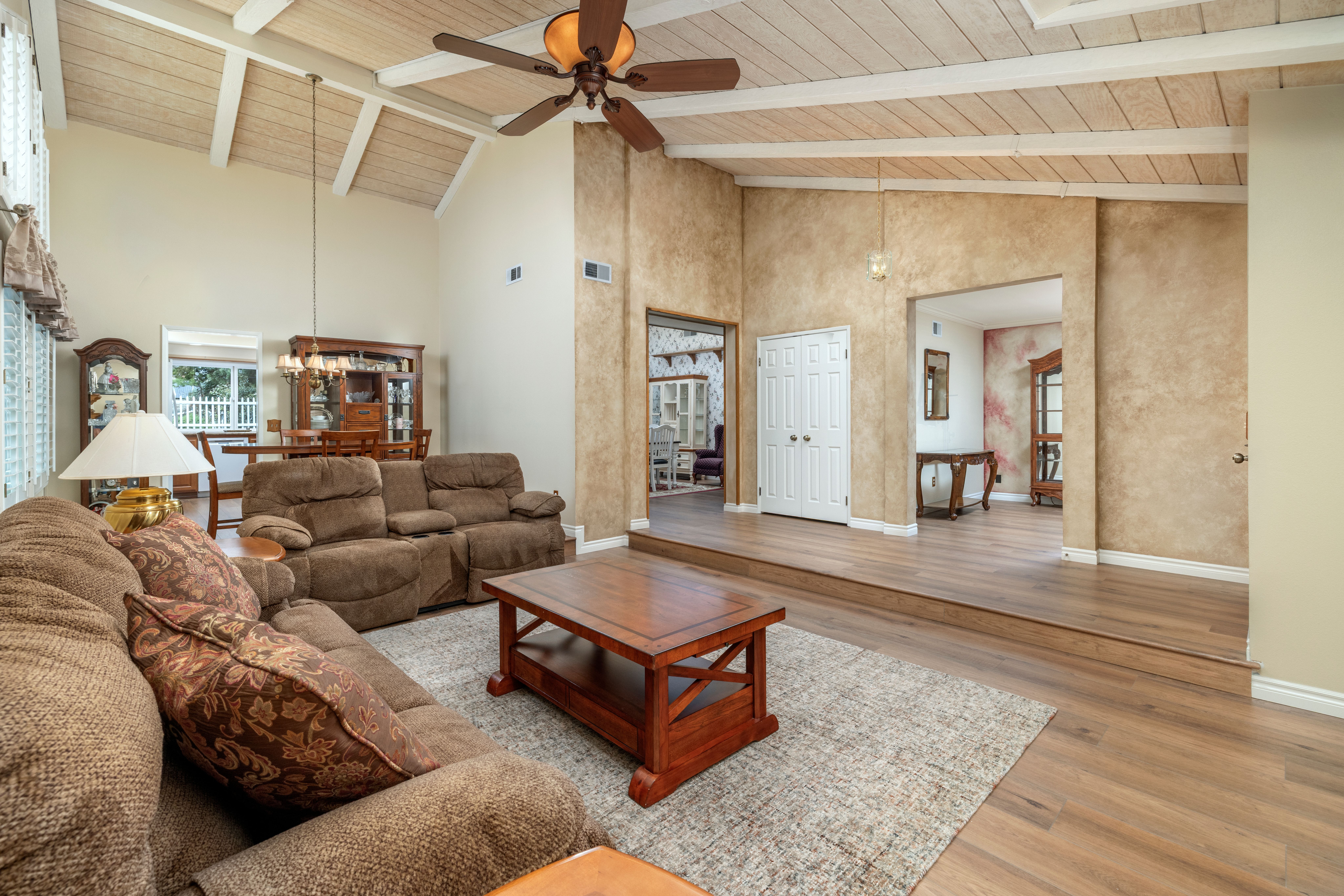 5595 Avenida Adobe 