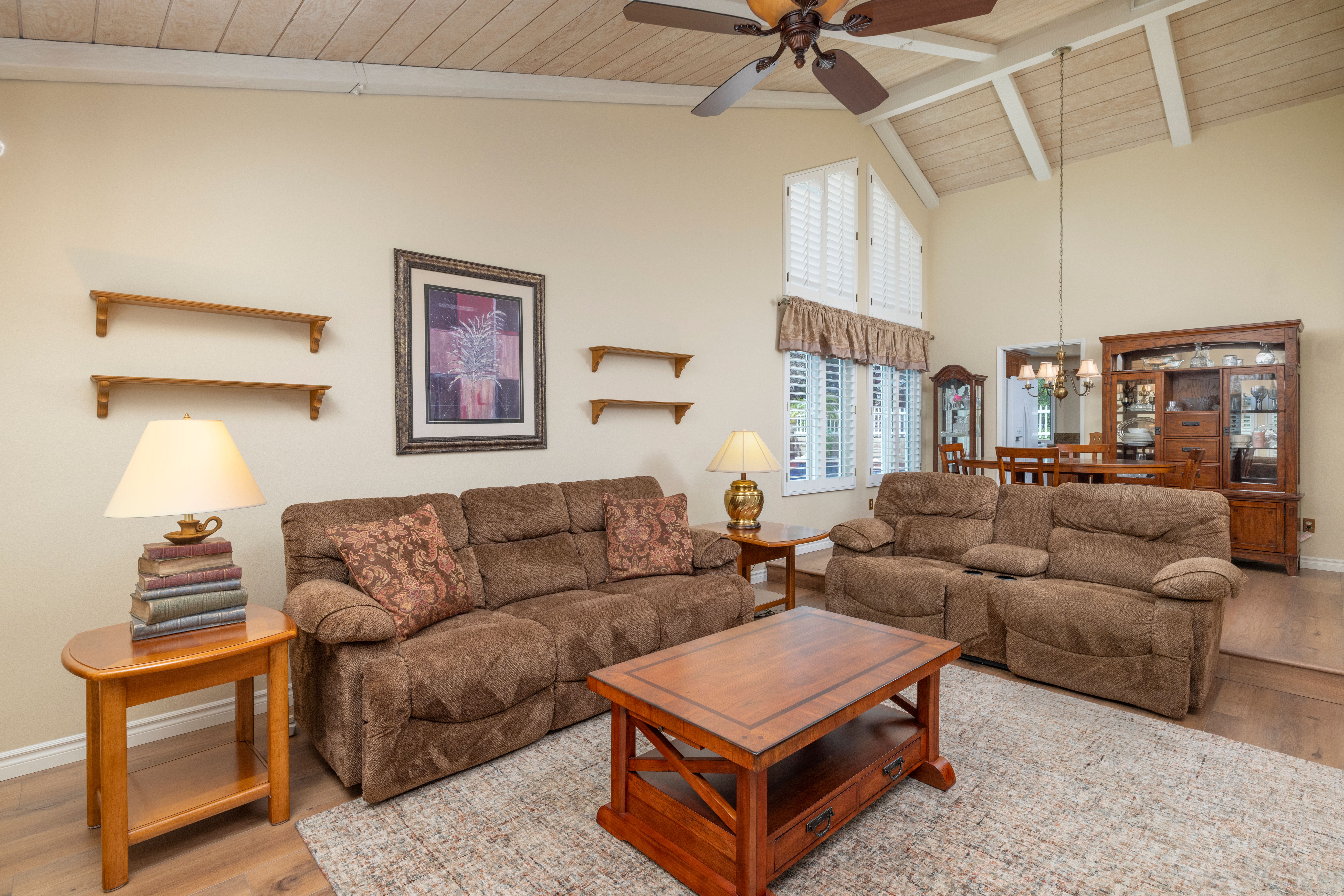 5595 Avenida Adobe 