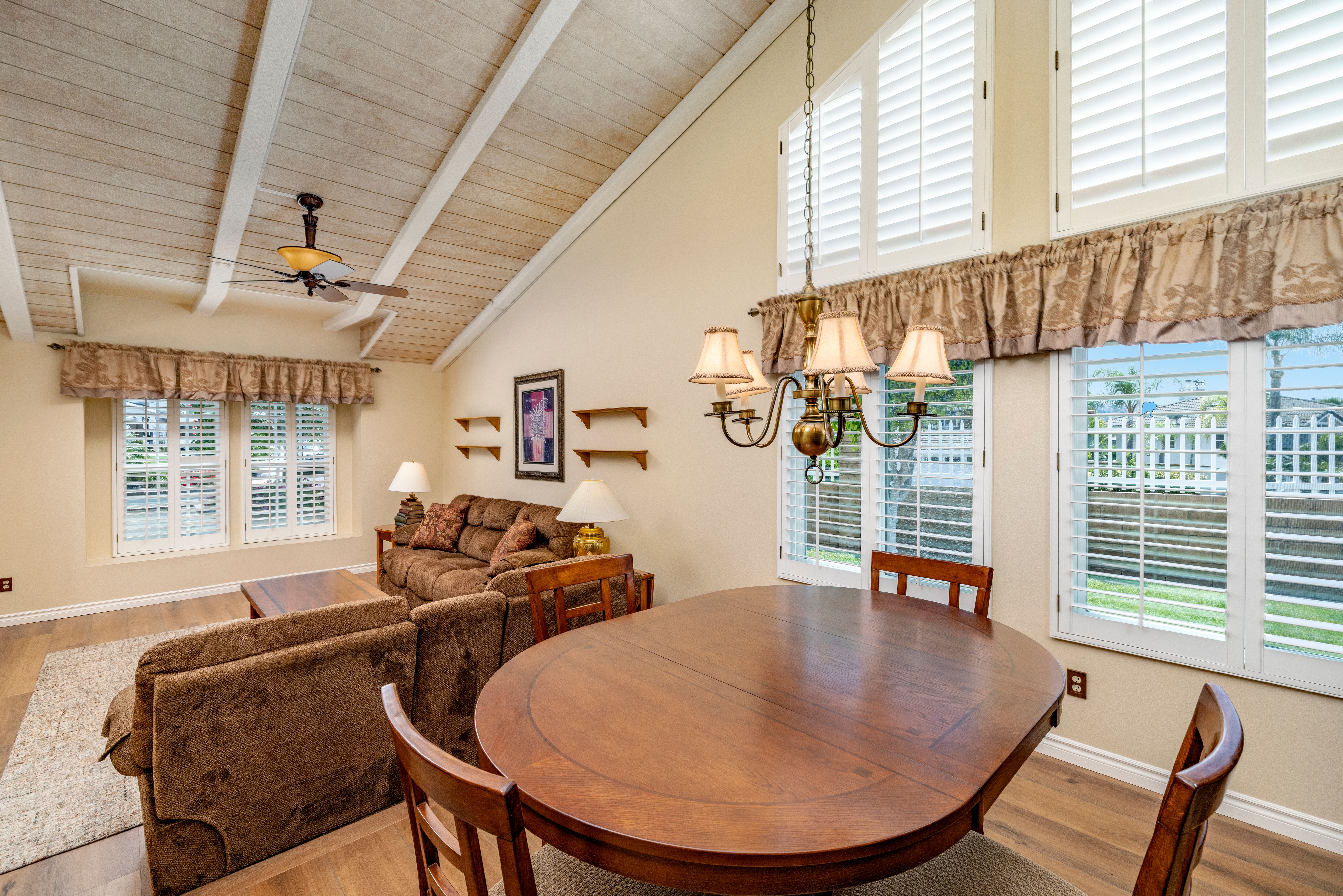 5595 Avenida Adobe 