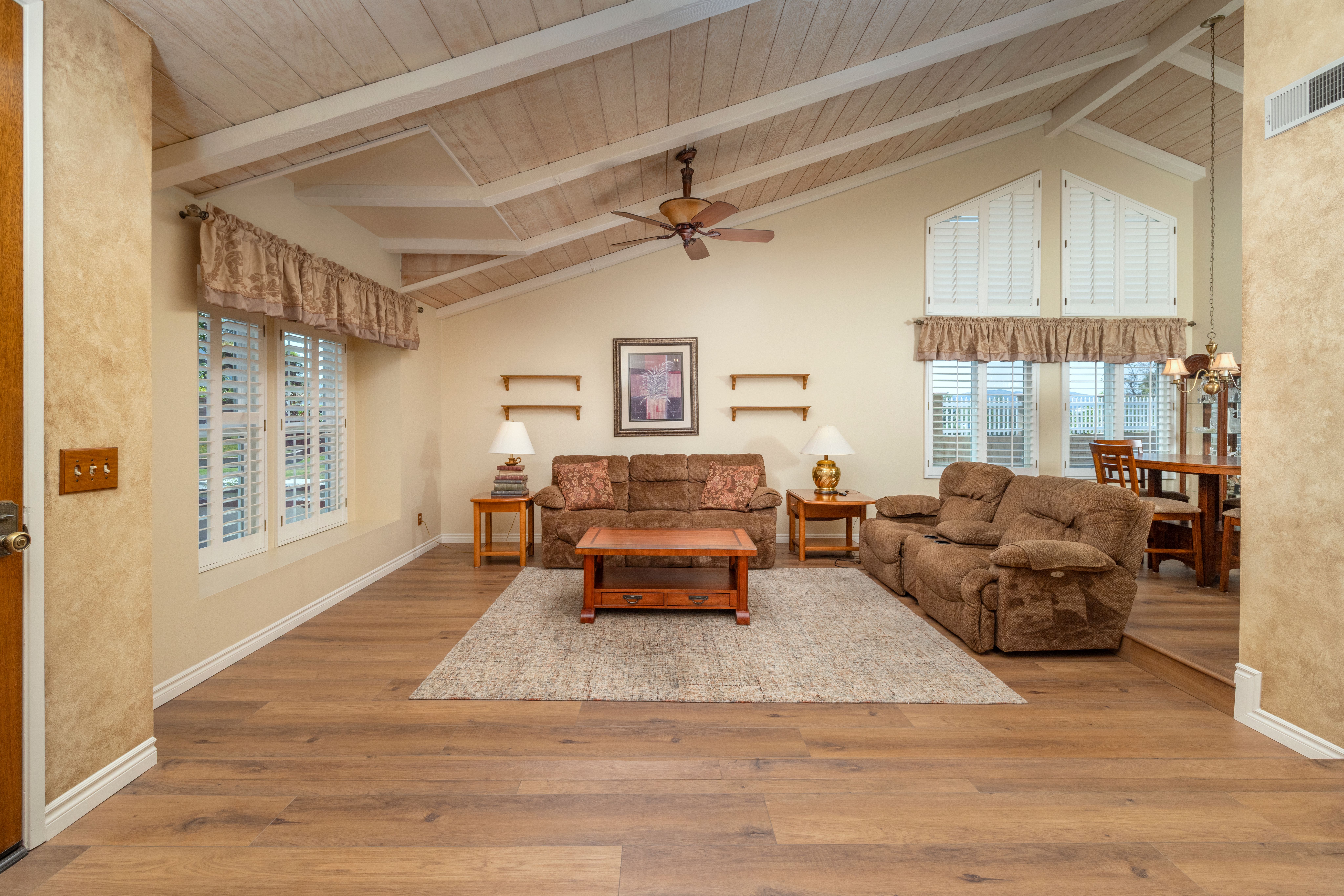 5595 Avenida Adobe 