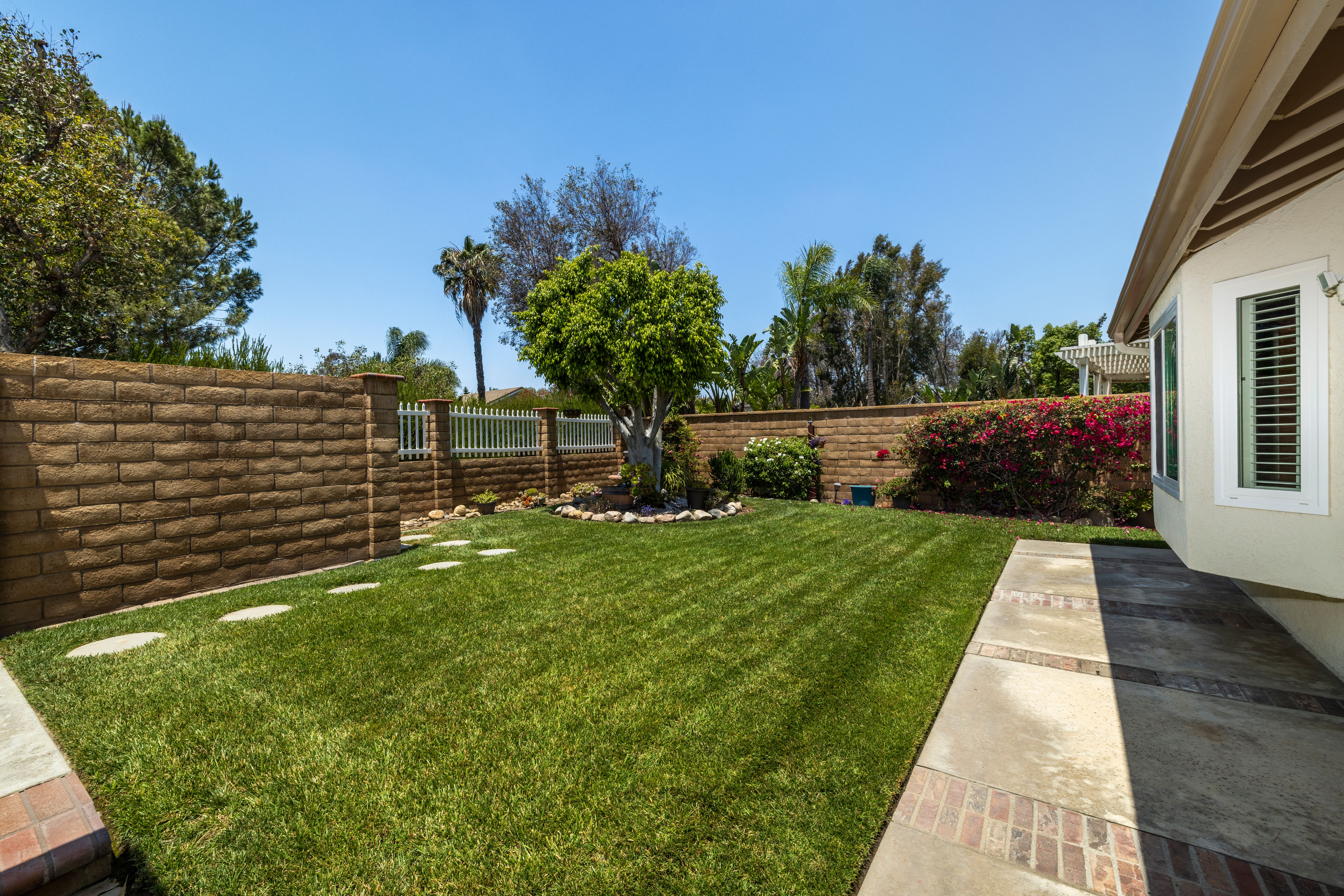 5595 Avenida Adobe 