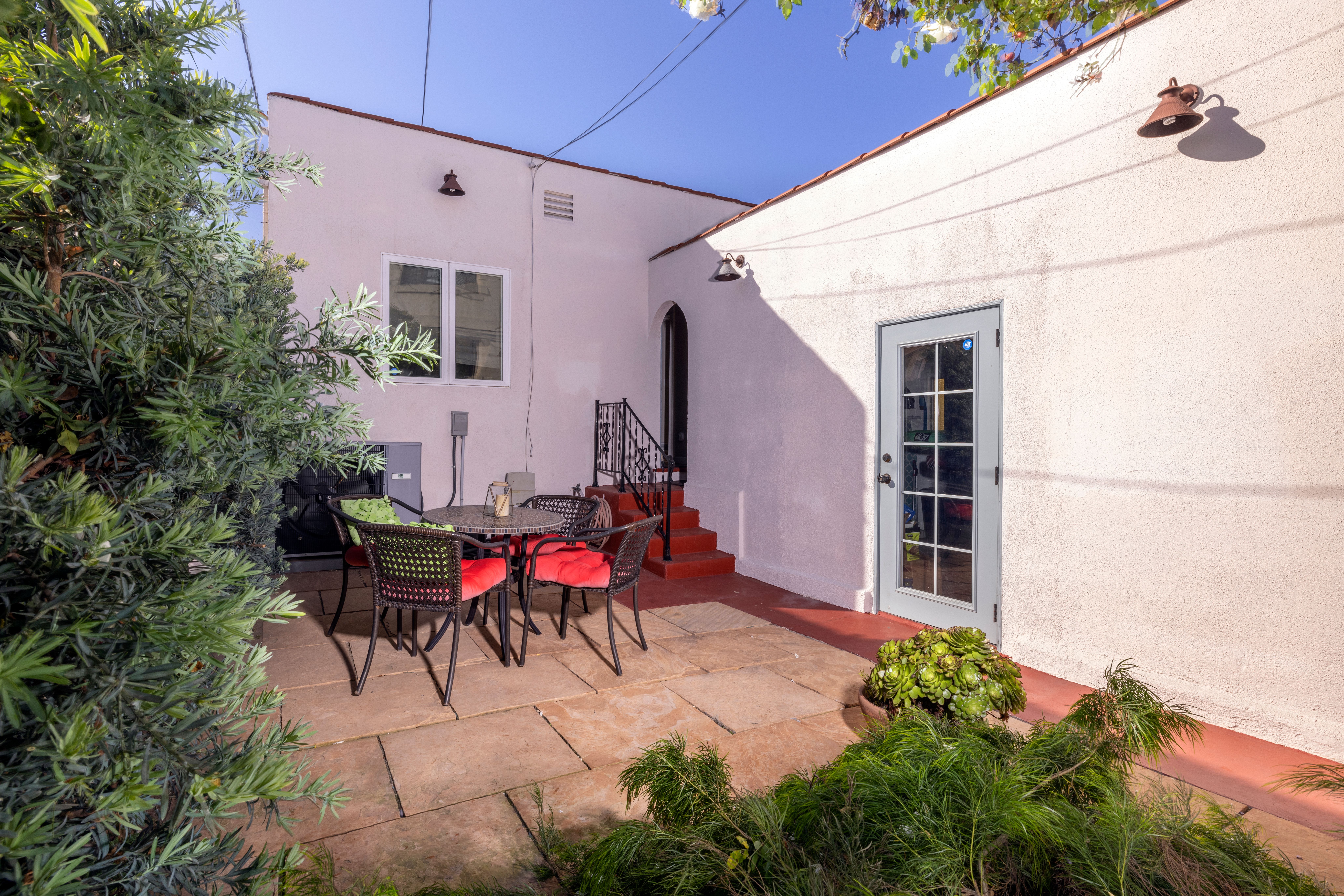 126 Santa Ana Avenue