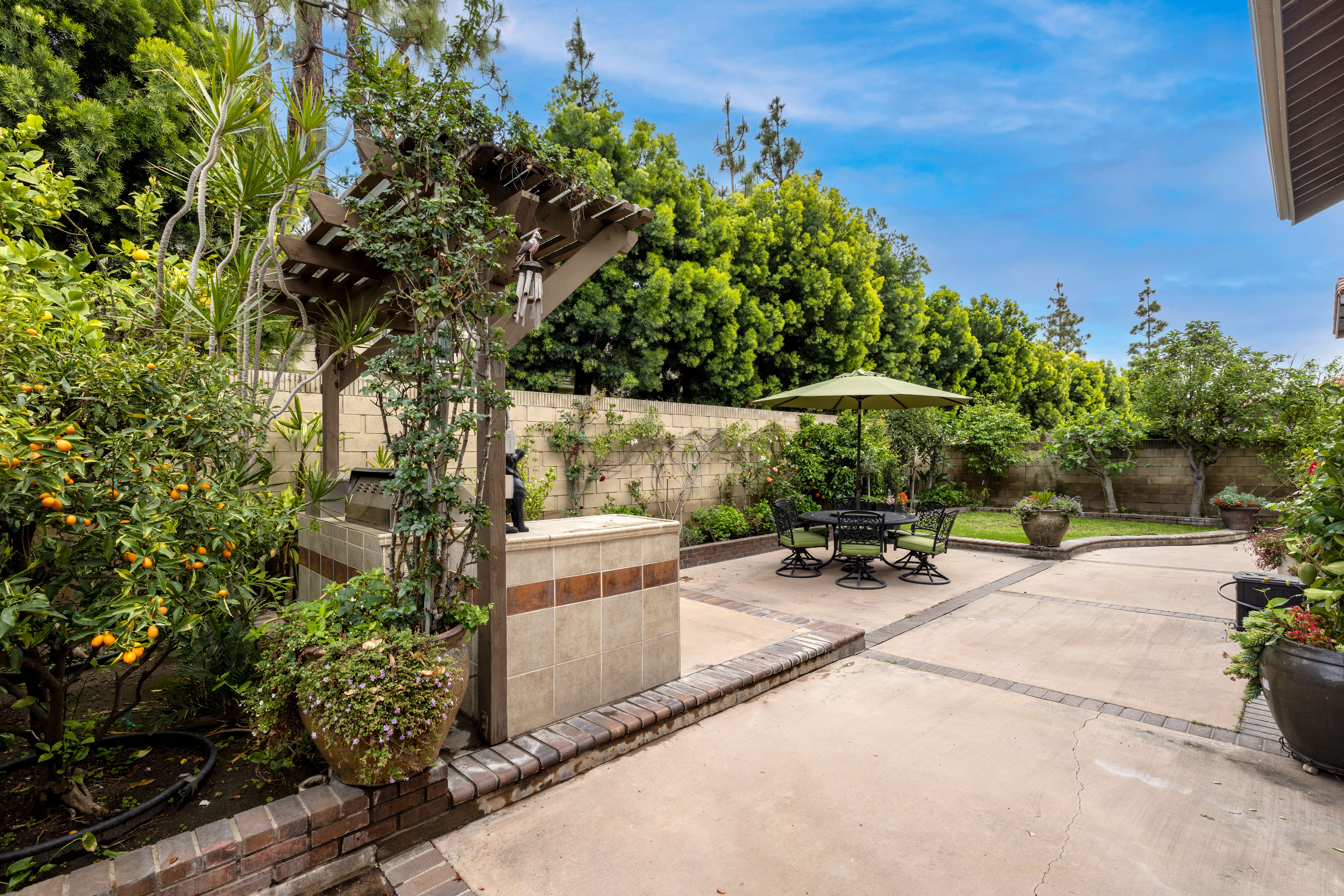 7952 Collins Lane