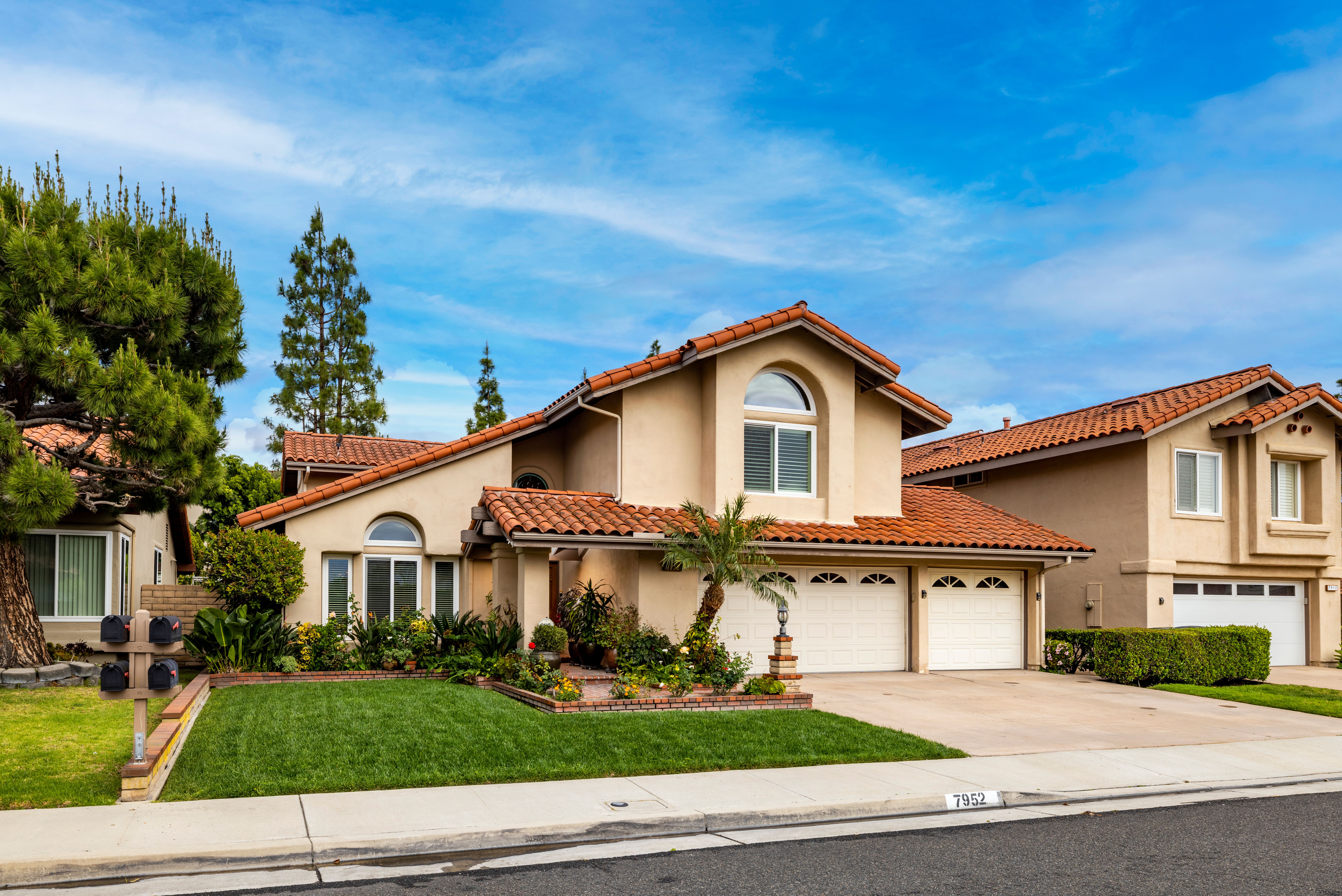 7952 Collins Lane