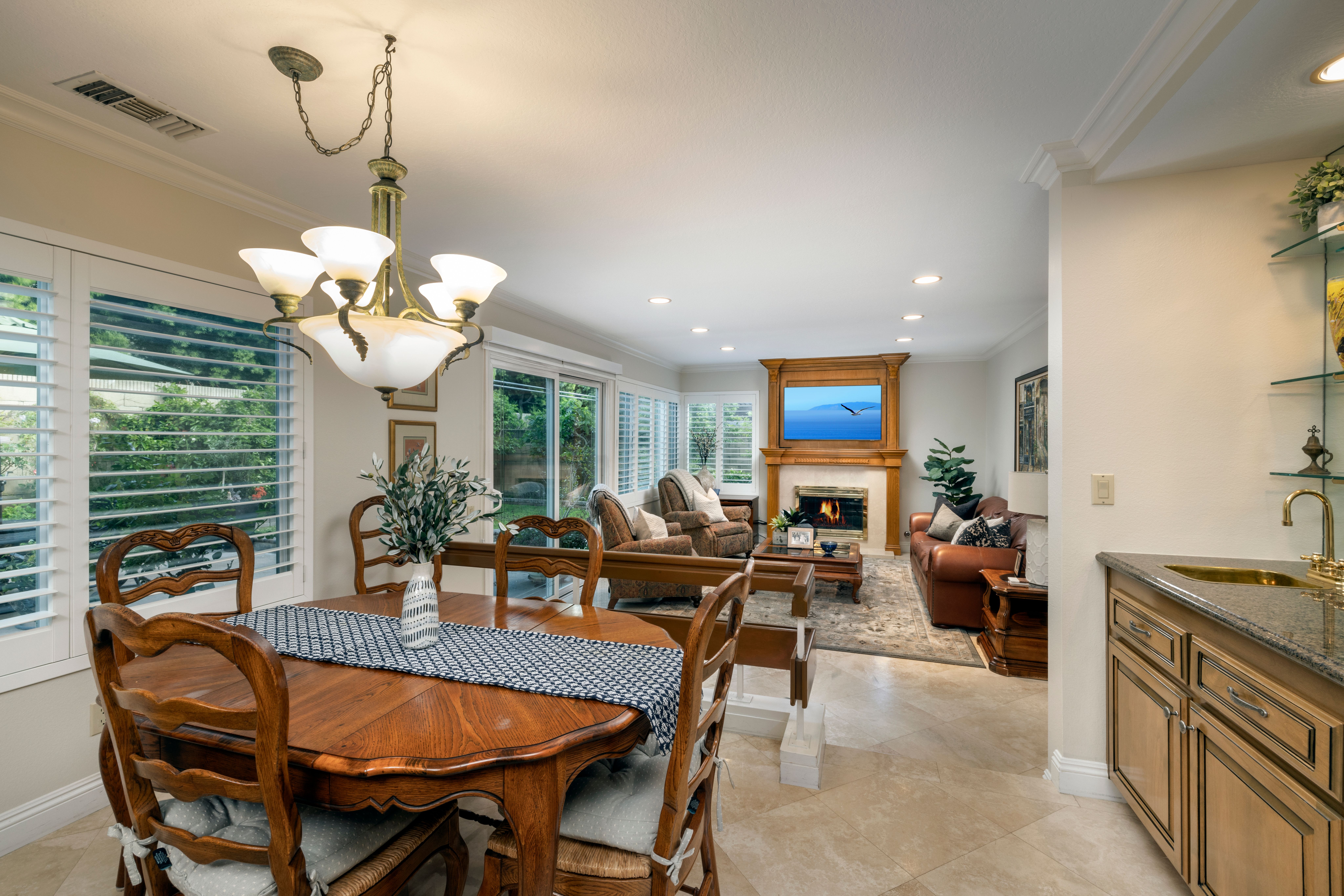 7952 Collins Lane