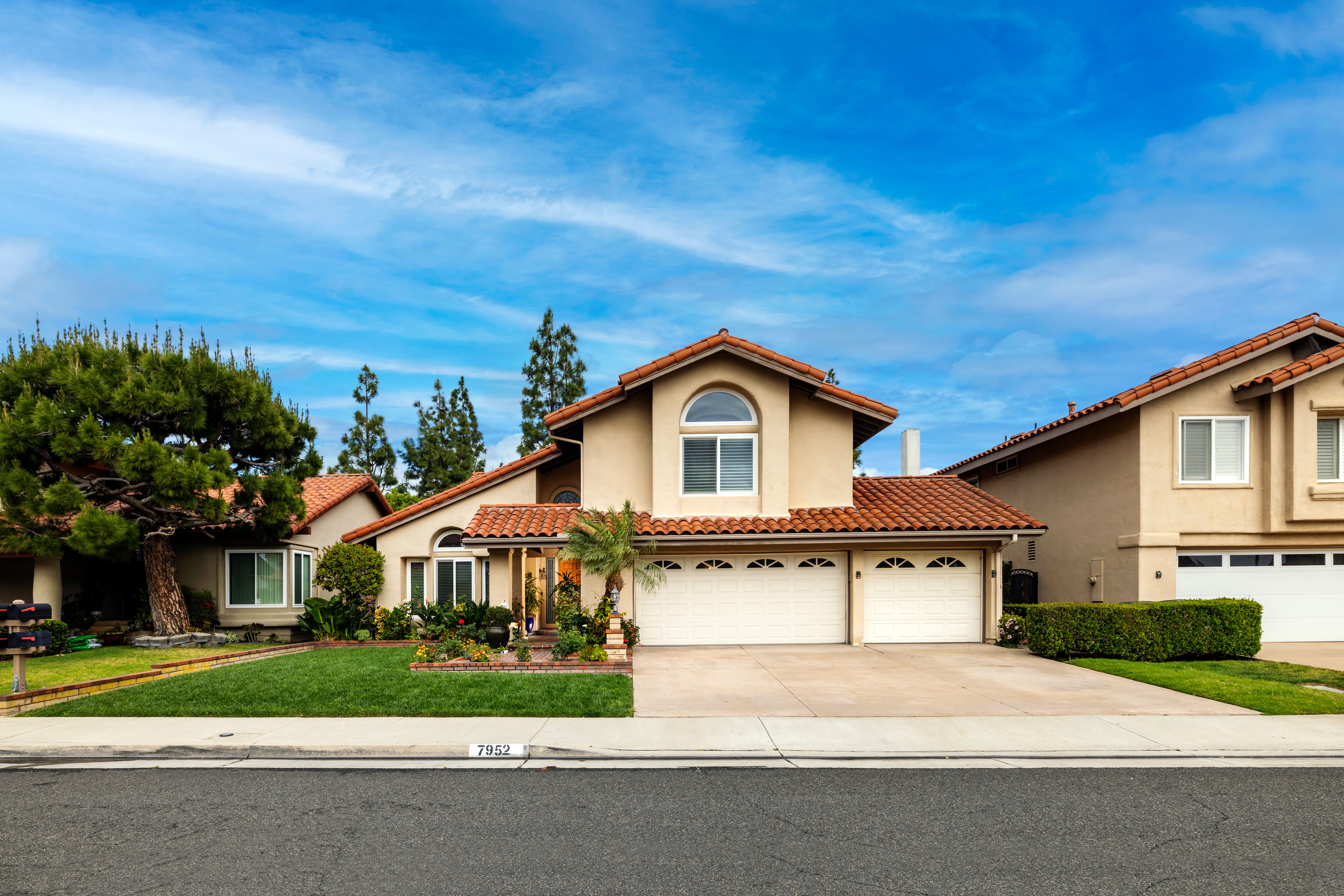 7952 Collins Lane
