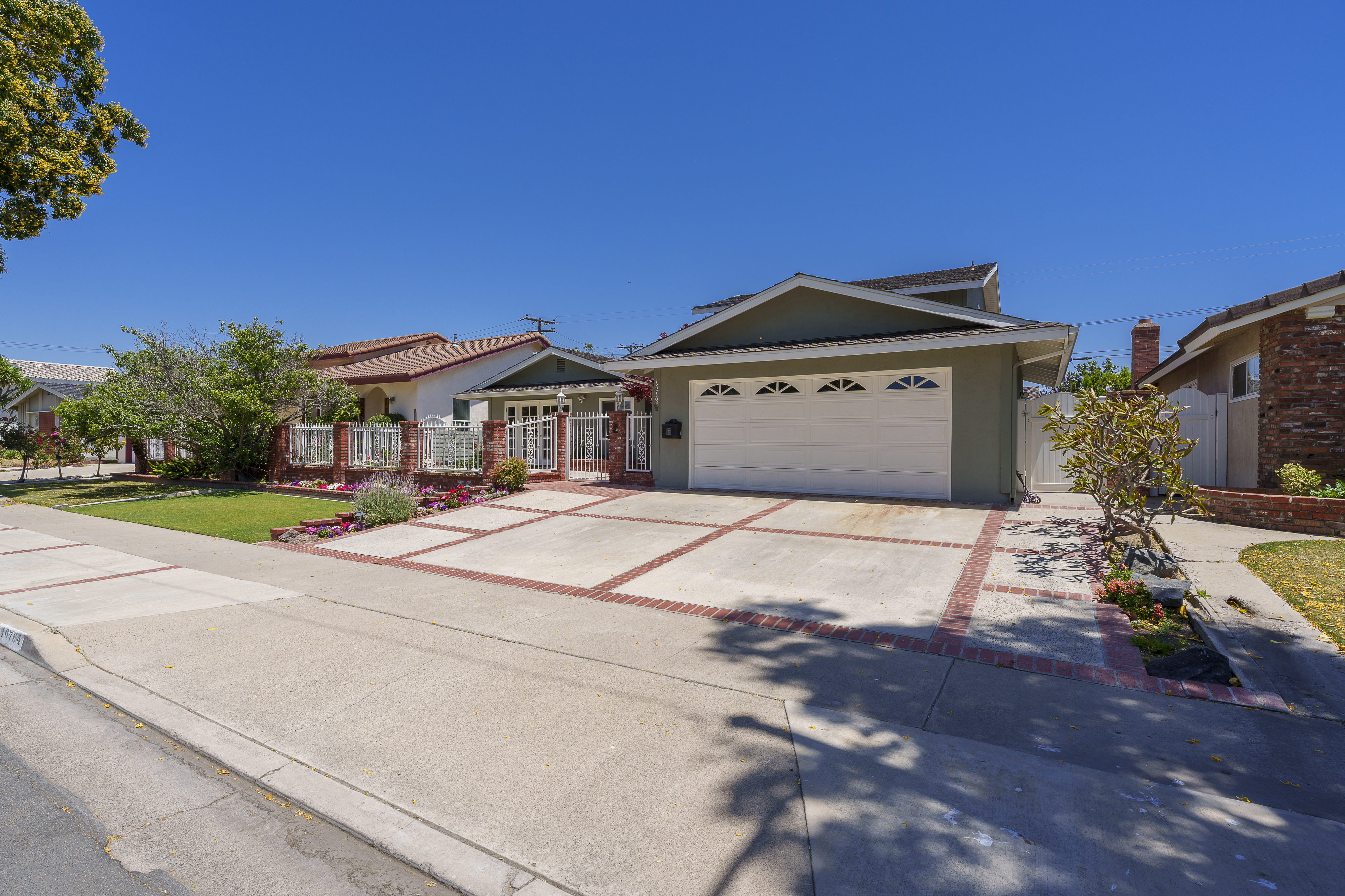 16764 Maple Street