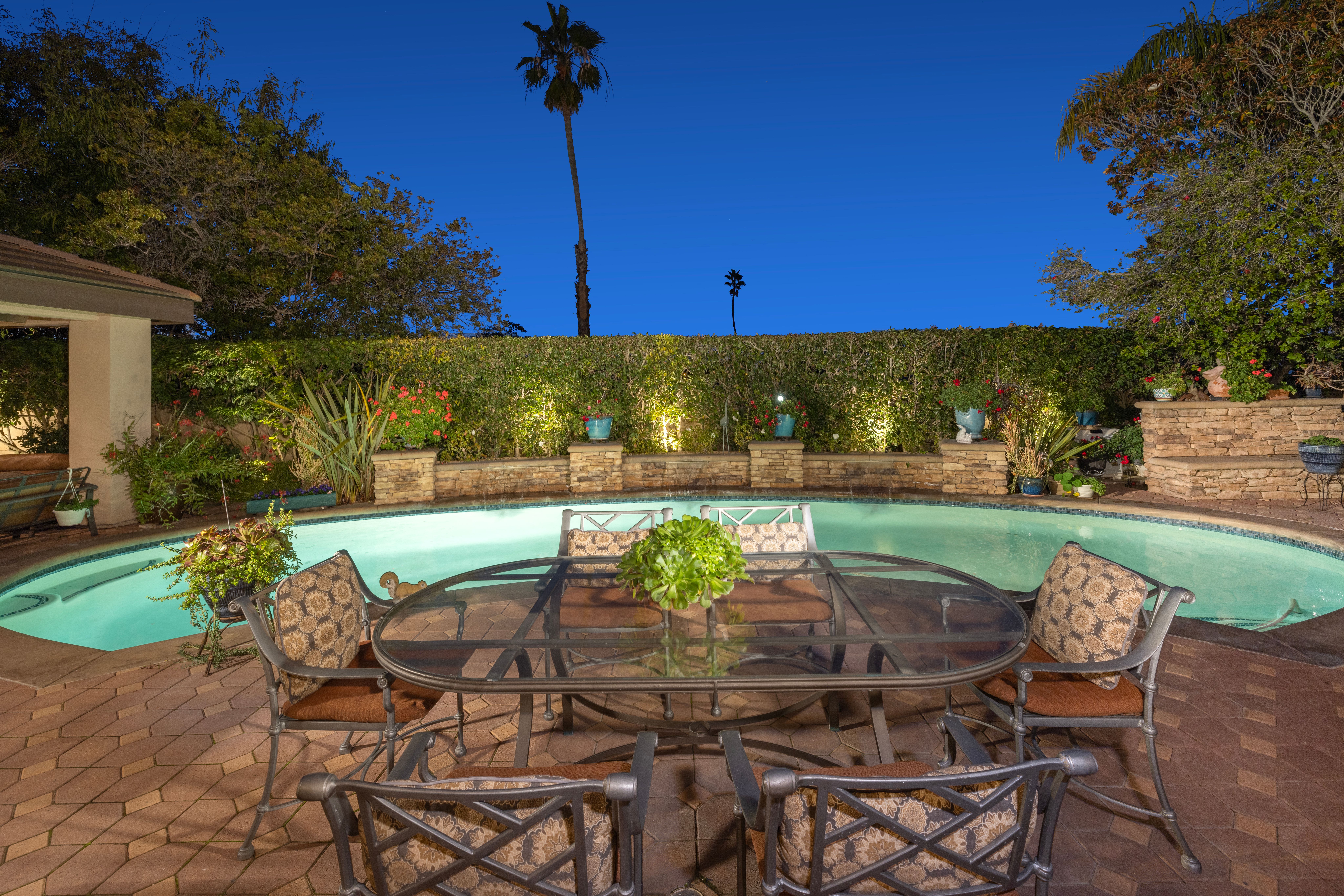 6841 Livingston Drive 