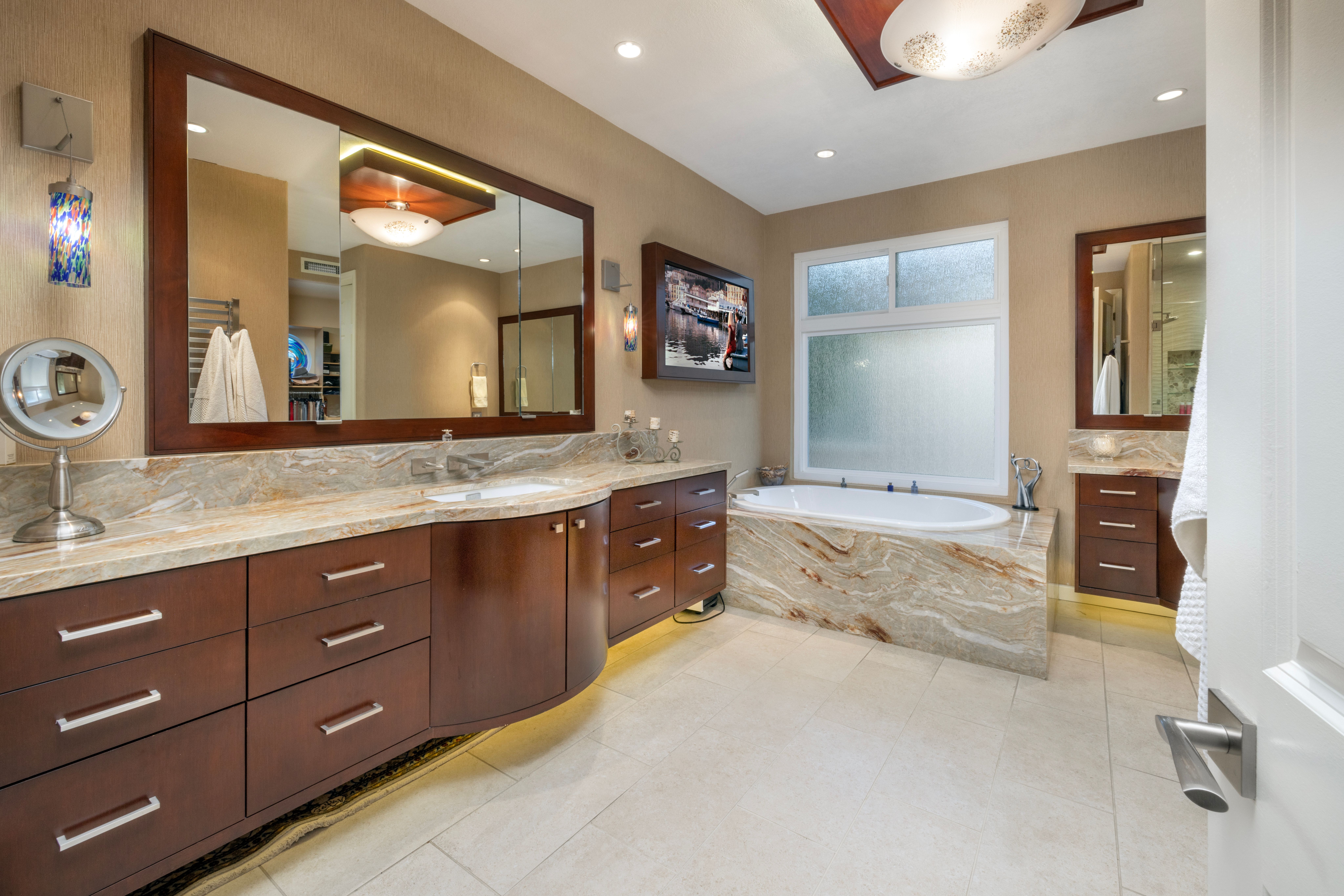 6841 Livingston Drive 