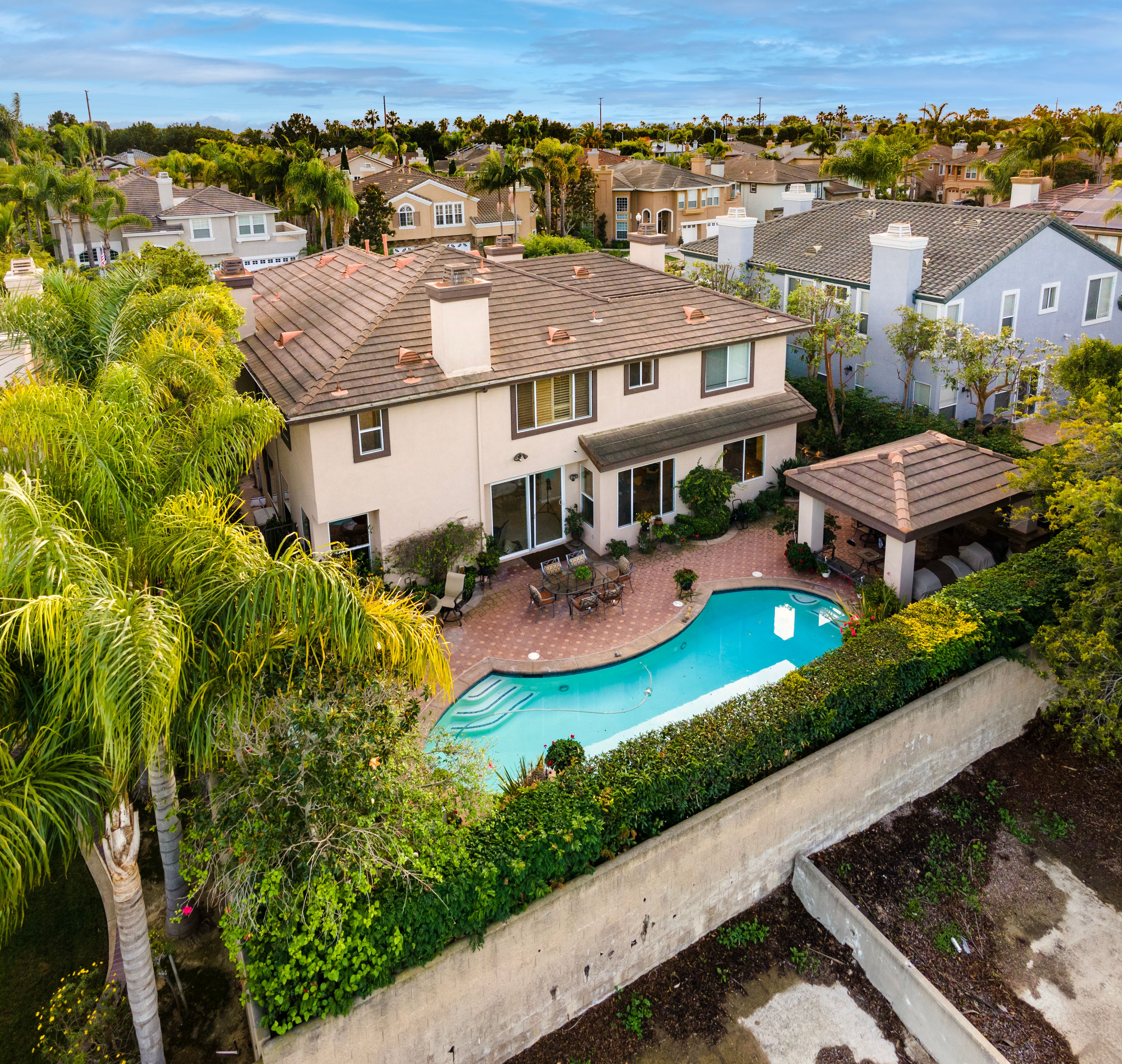 6841 Livingston Drive 