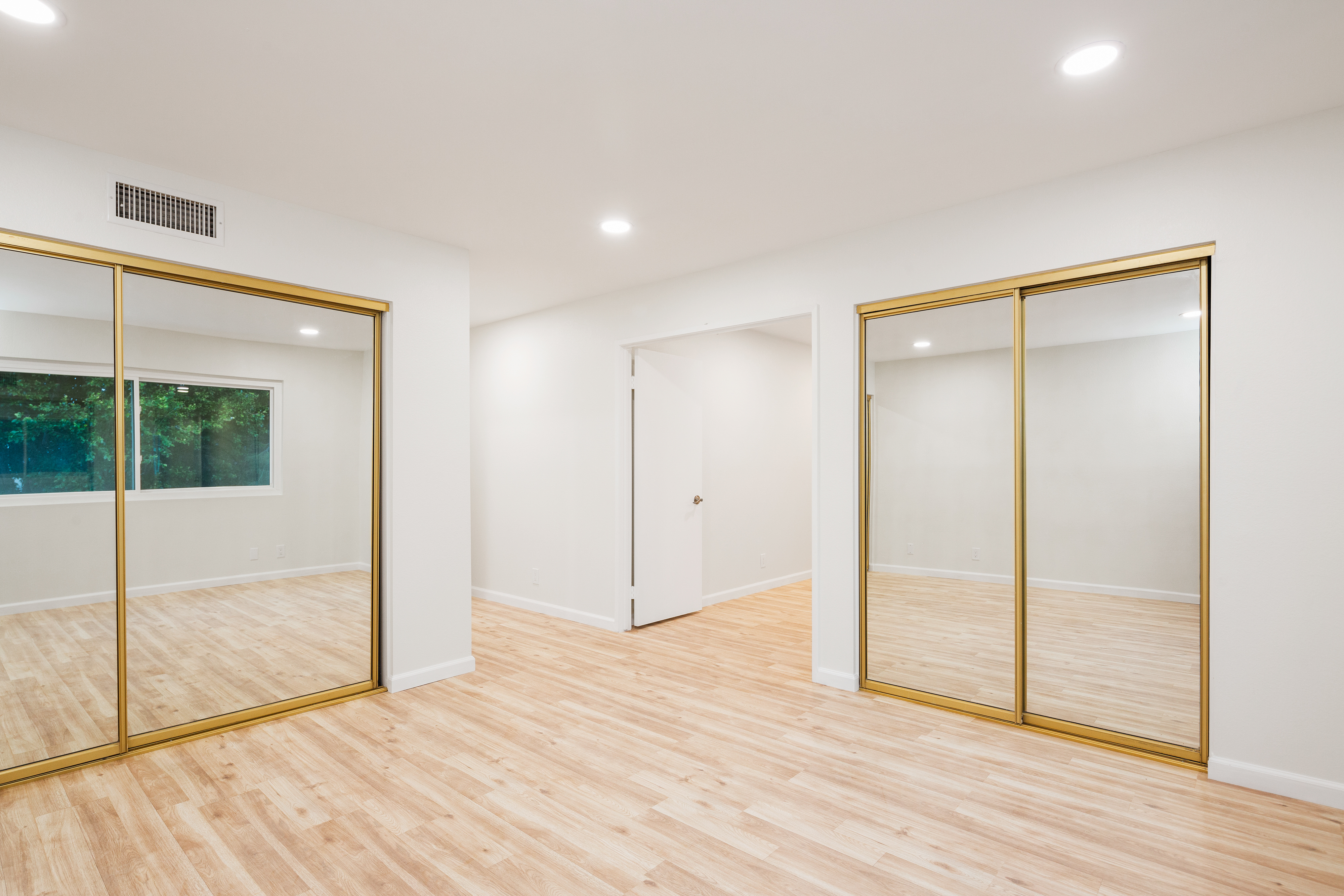 22195 Summit Hill Drive, #31