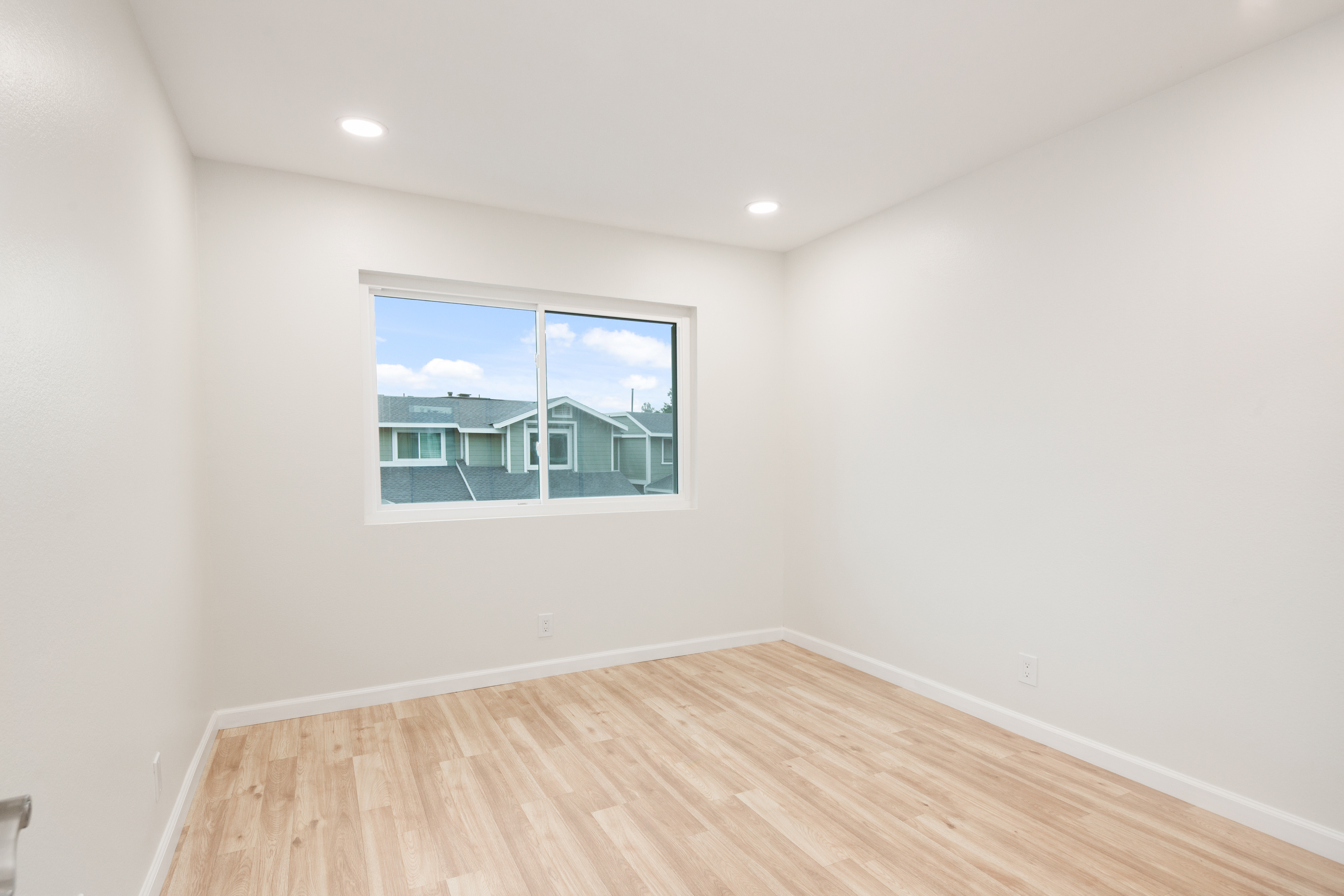 22195 Summit Hill Drive, #31
