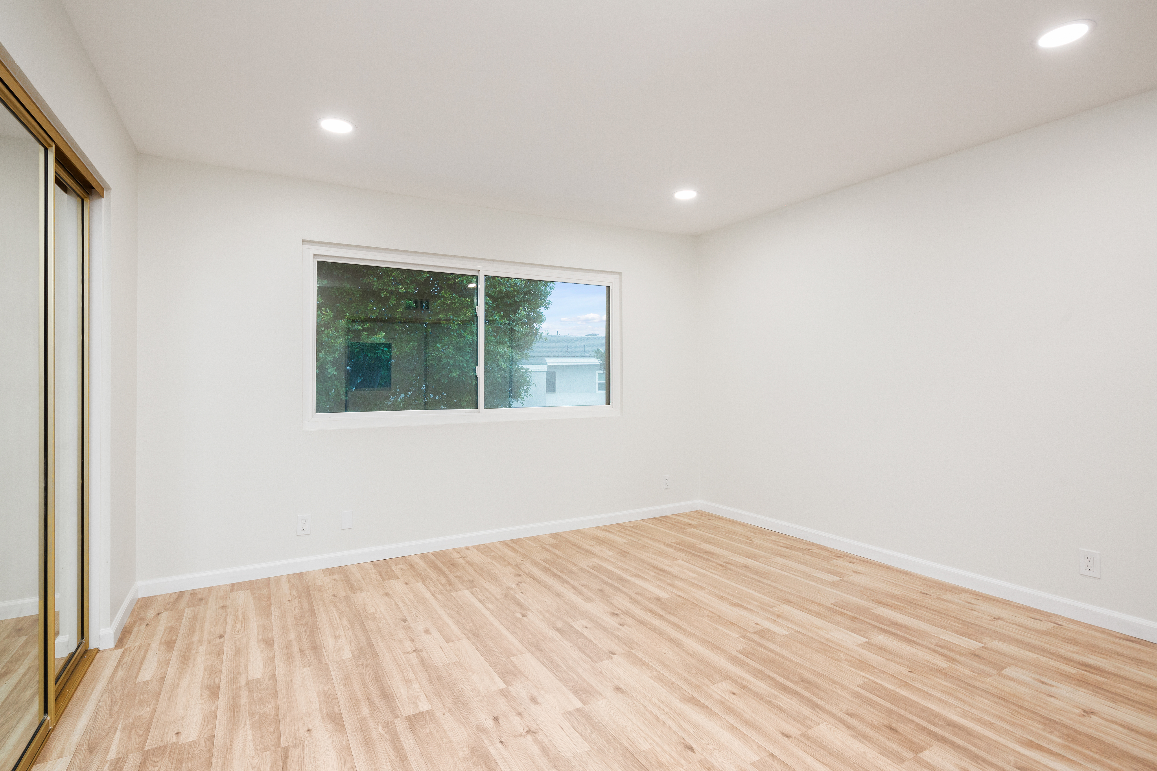 22195 Summit Hill Drive, #31