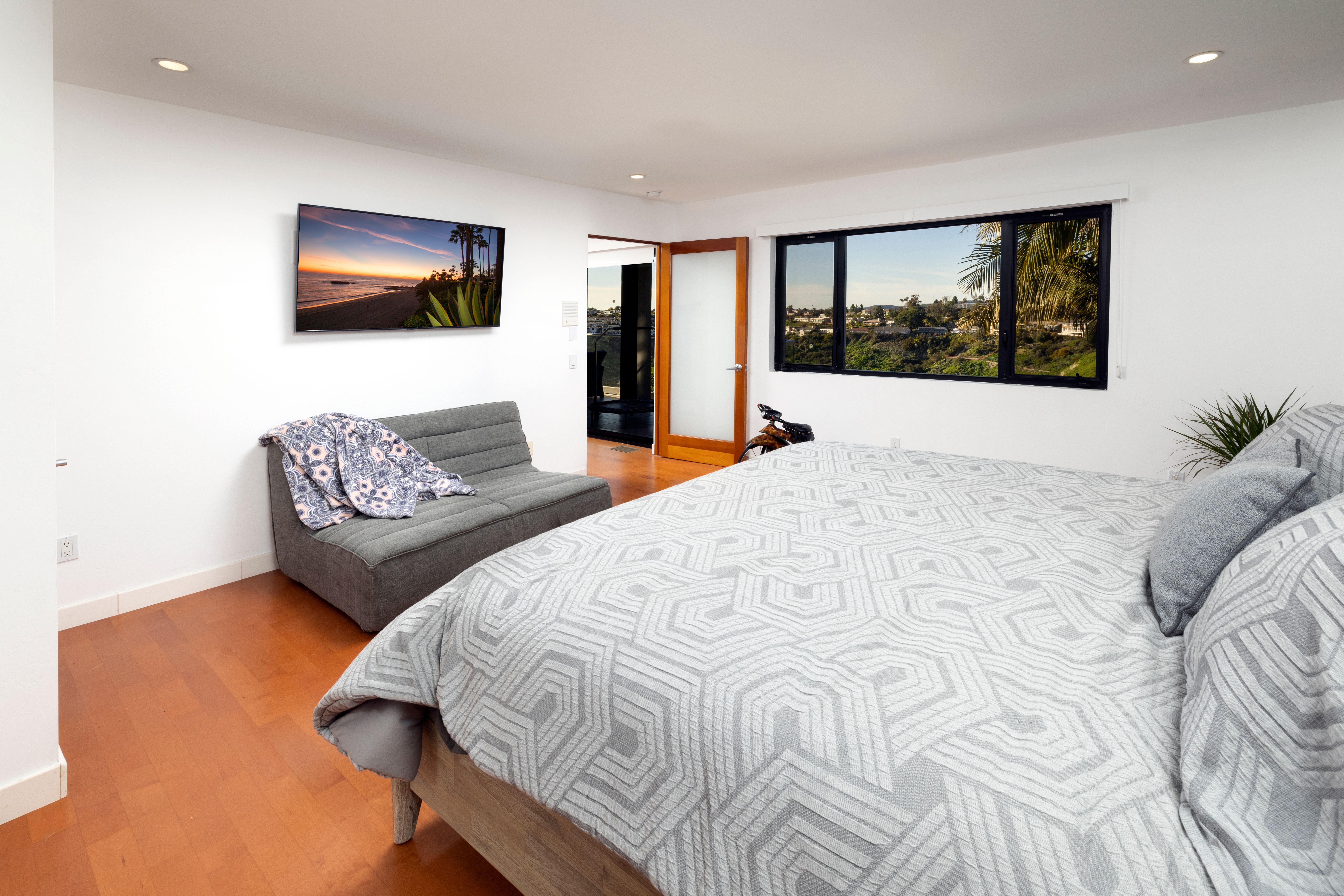 2190 Temple Hills Drive 