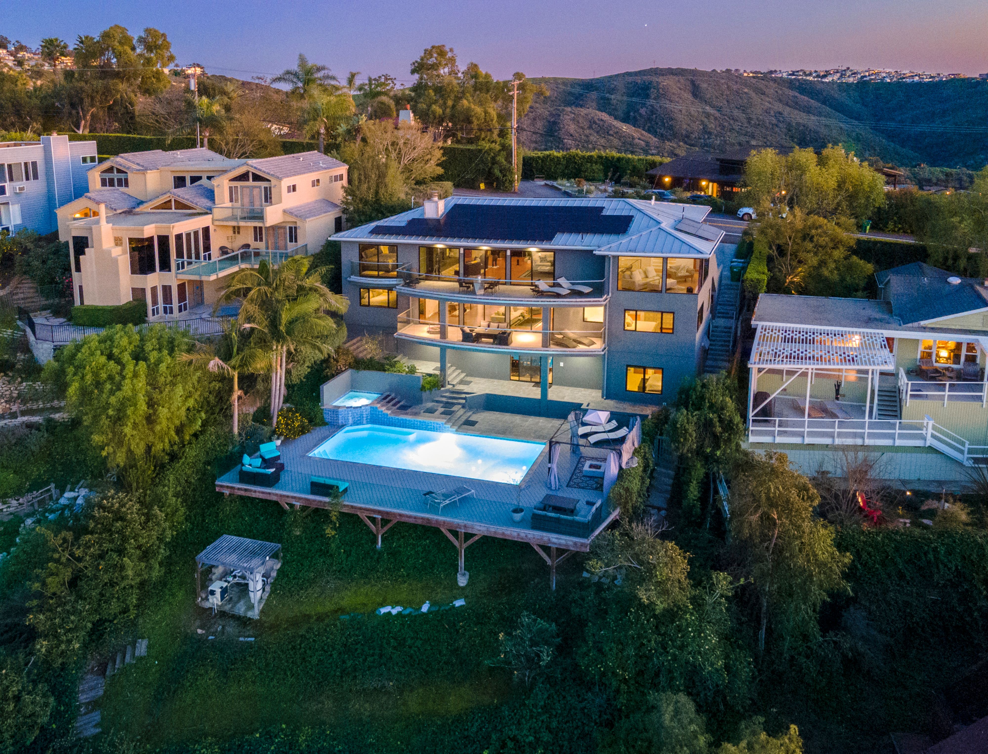 2190 Temple Hills Drive 