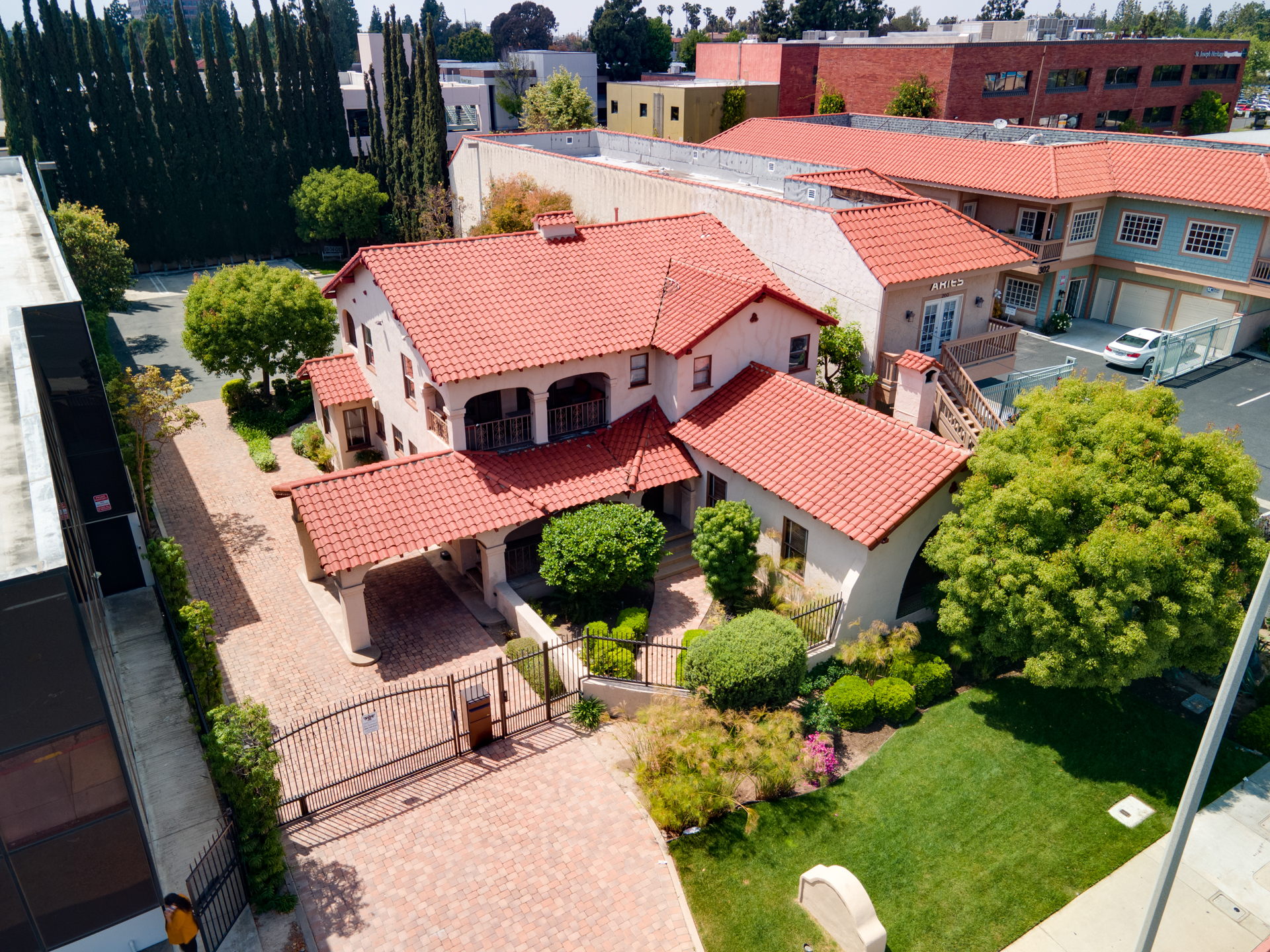 220 North Tustin Avenue 