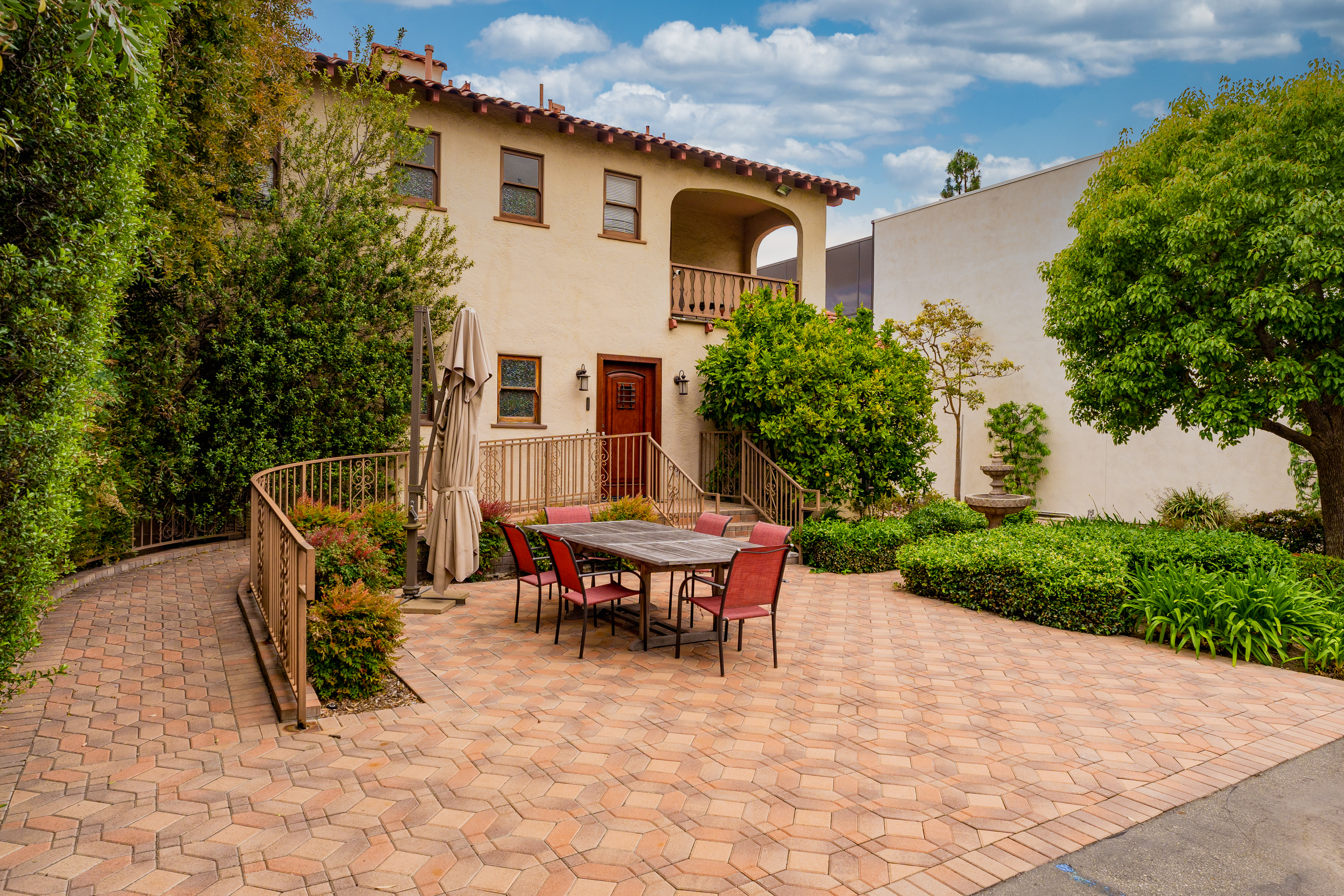 220 North Tustin Avenue 