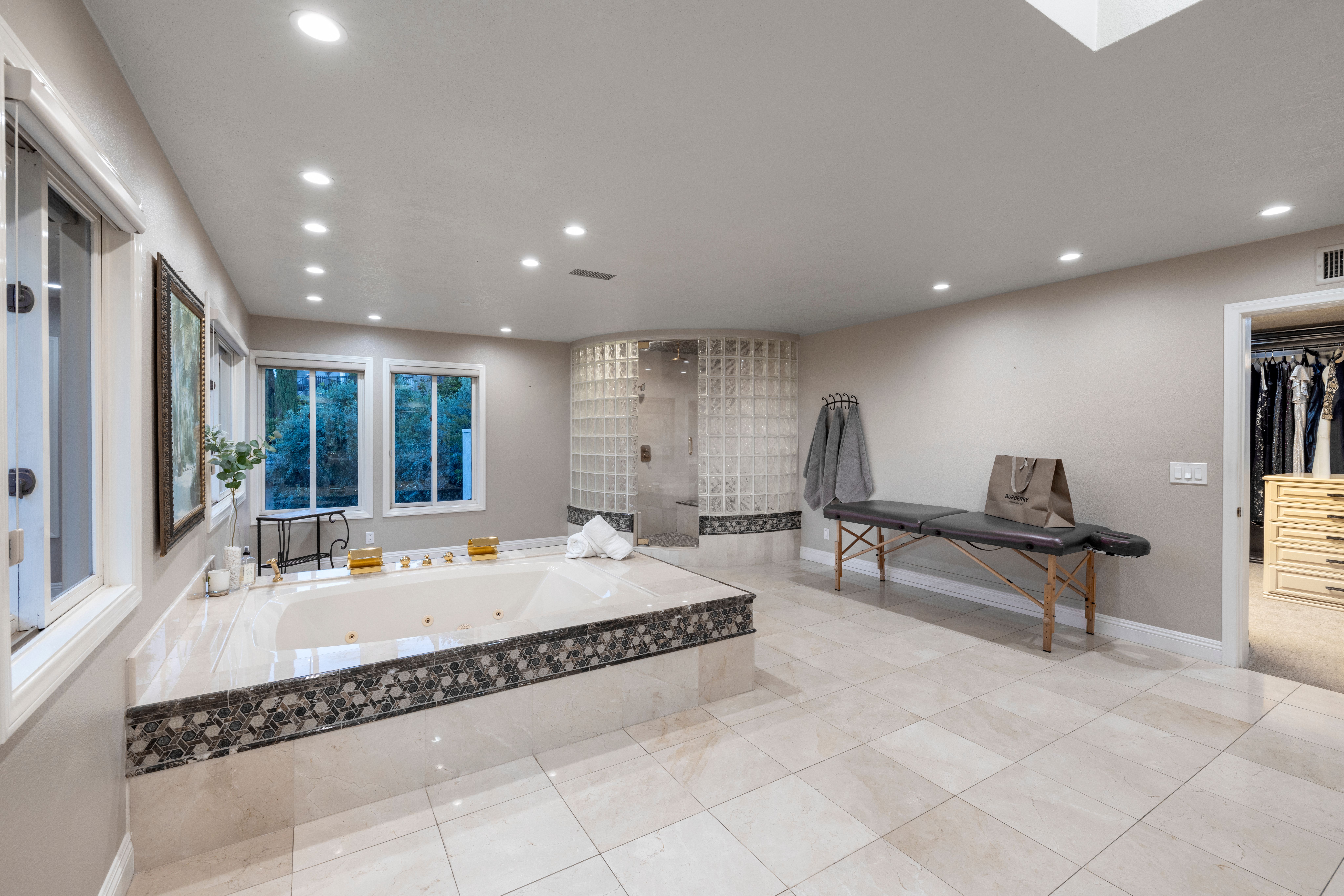 4090 Live Oak Lane 