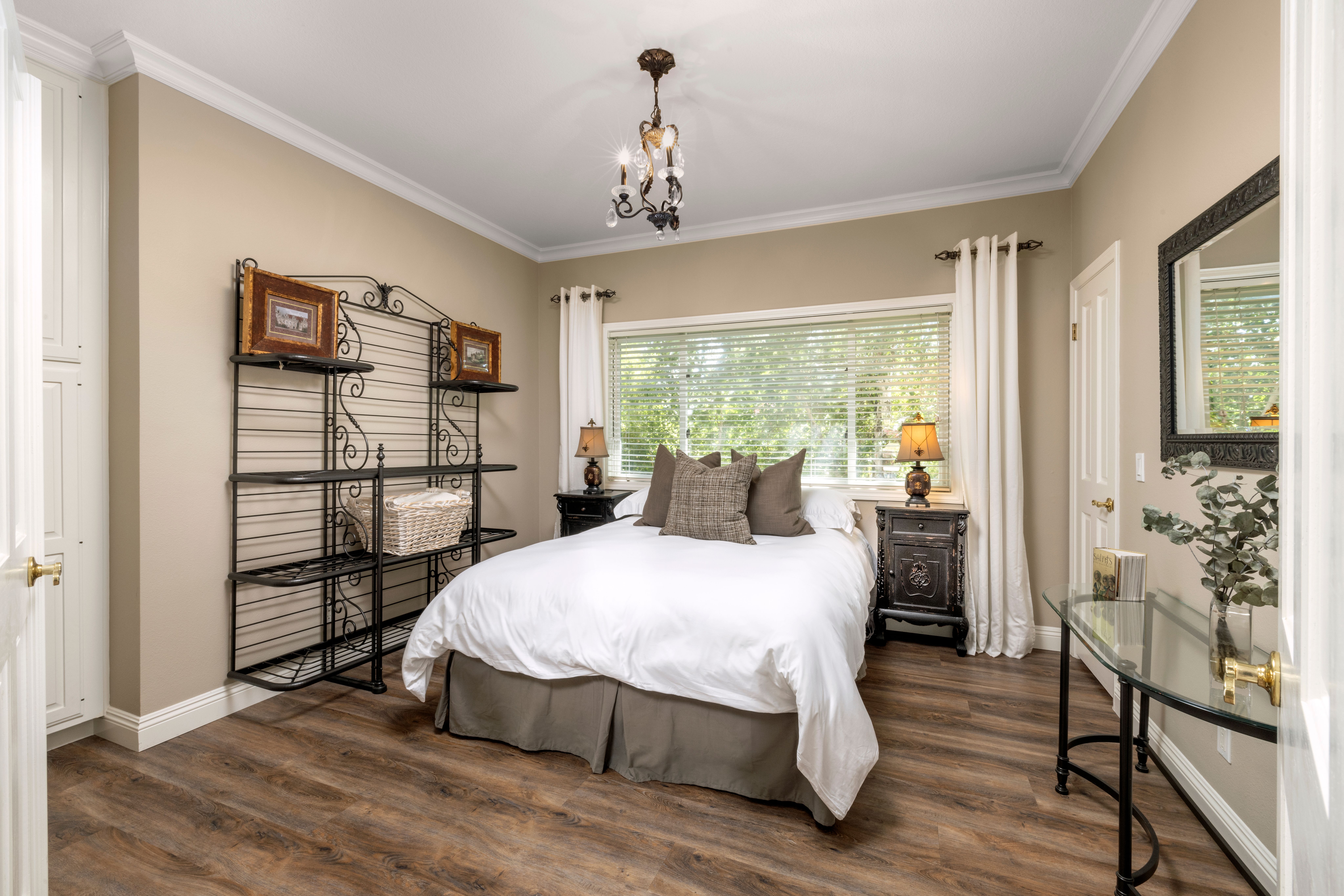 4090 Live Oak Lane 