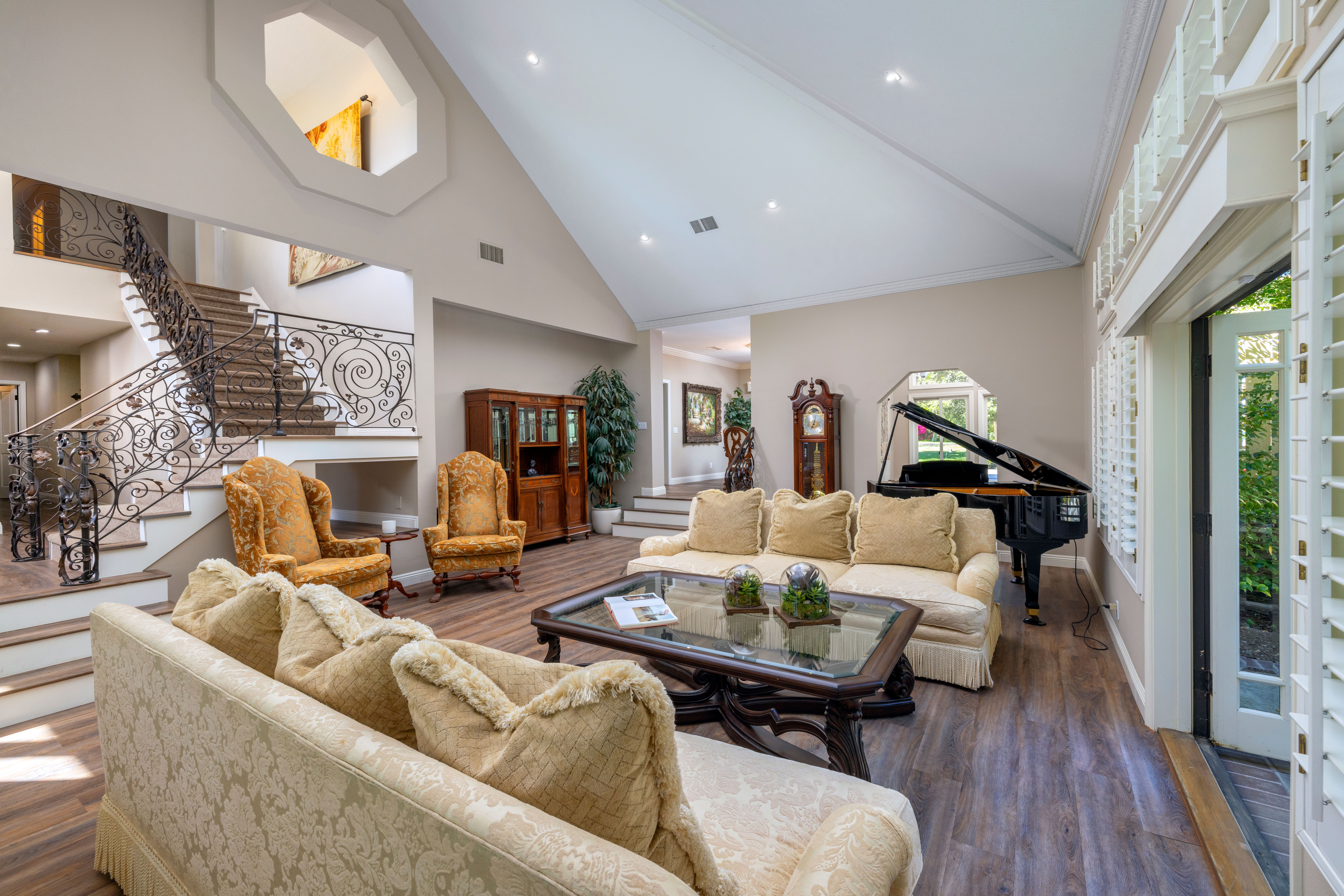4090 Live Oak Lane 