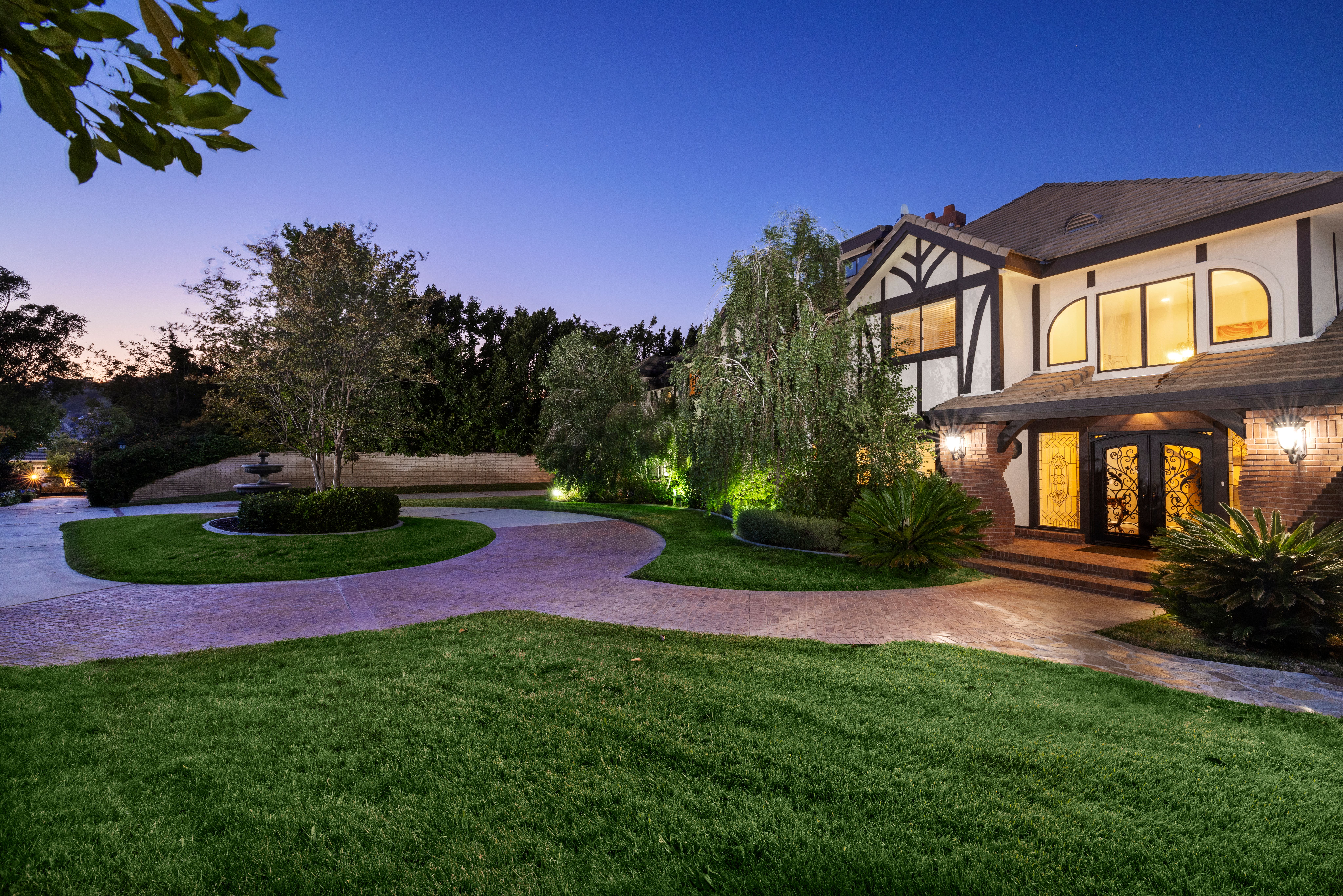 4090 Live Oak Lane 
