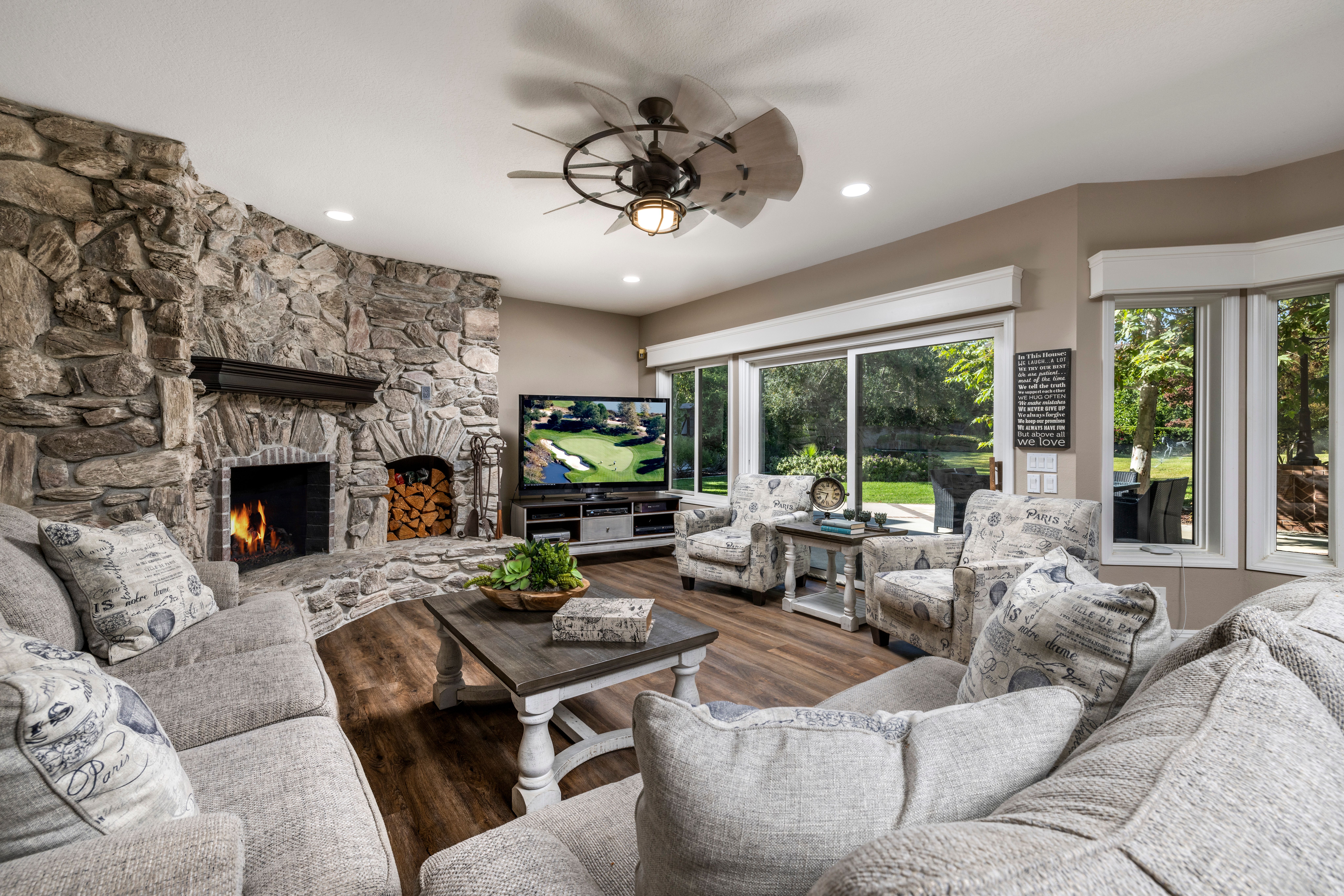 4090 Live Oak Lane 