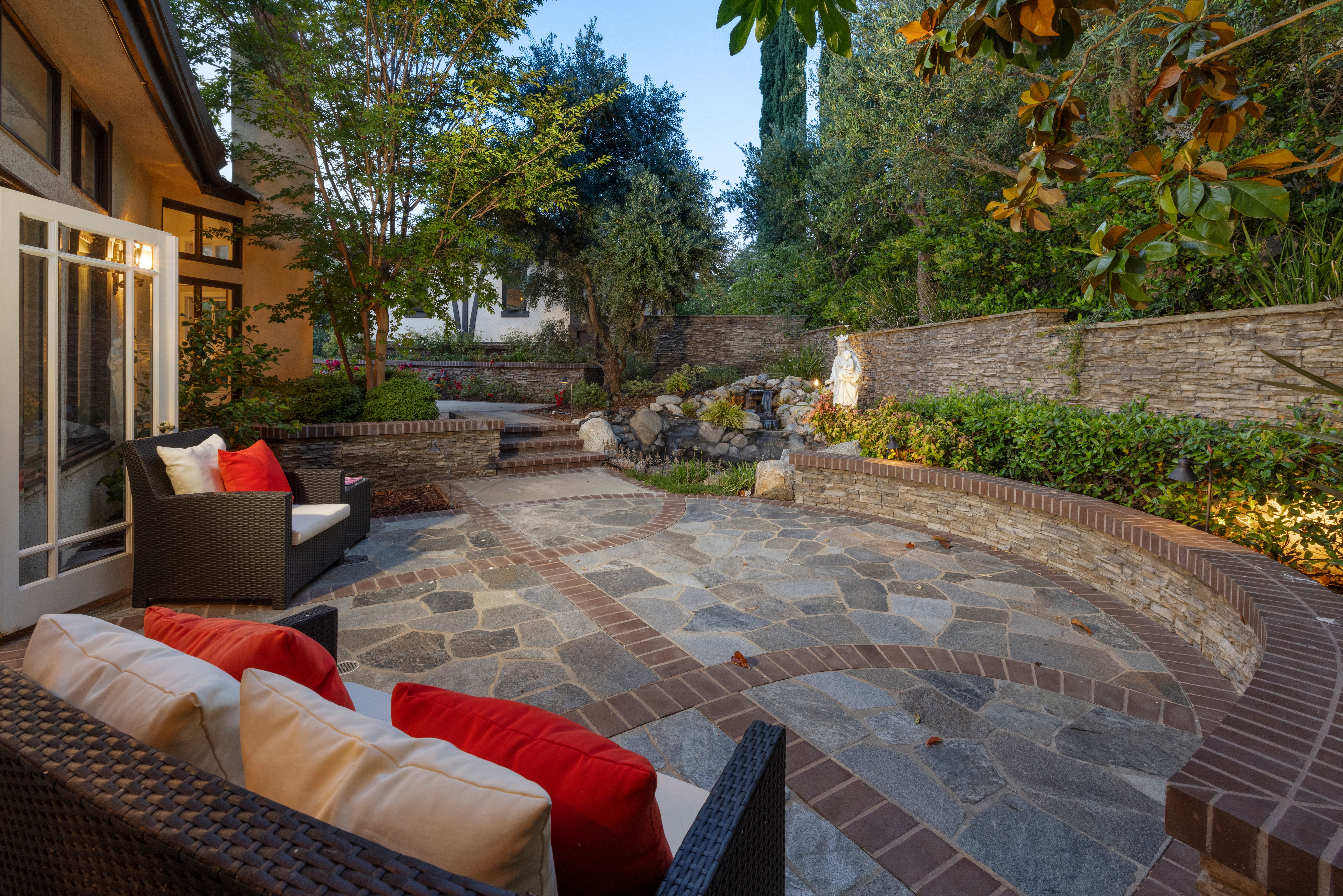 4090 Live Oak Lane 