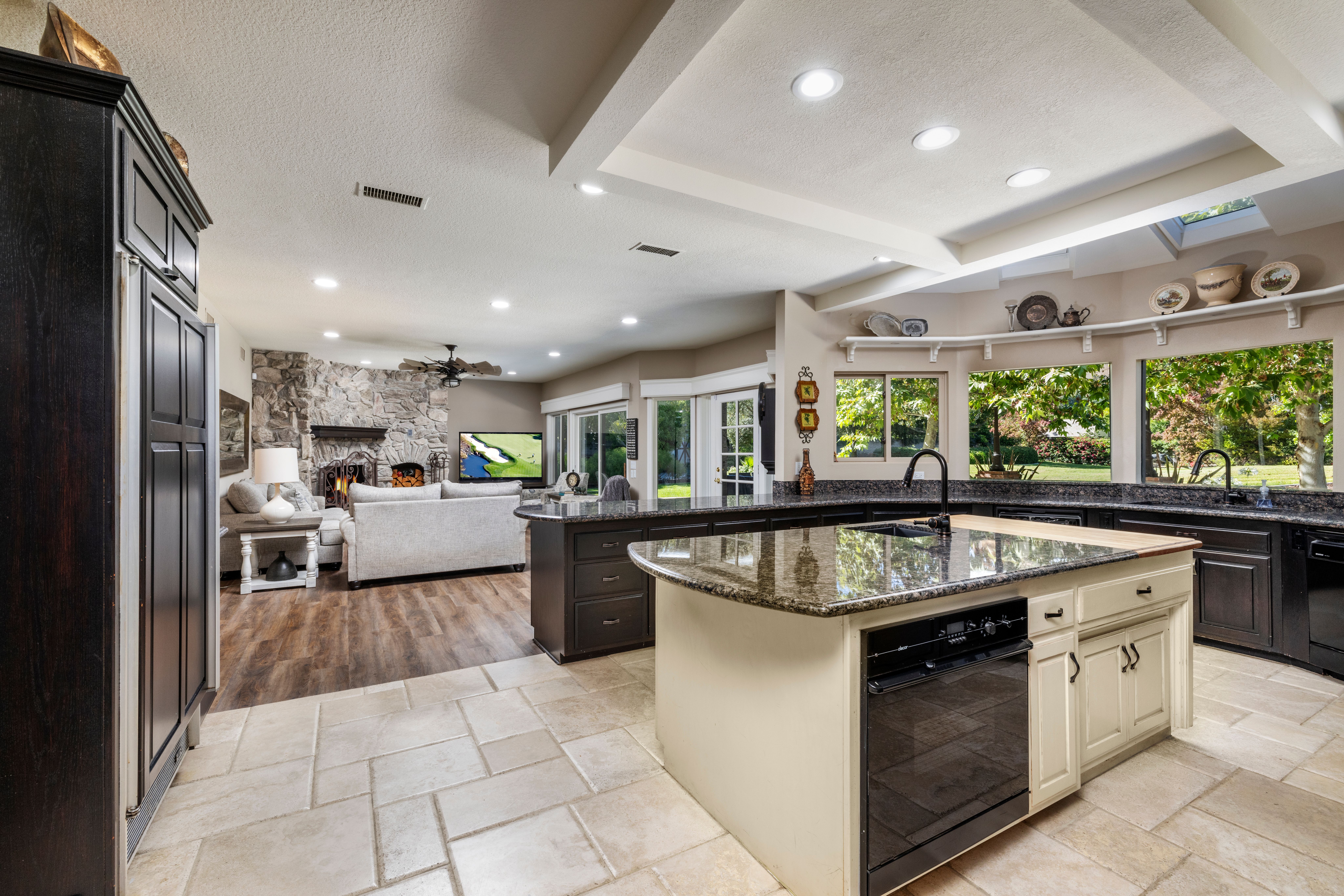 4090 Live Oak Lane 