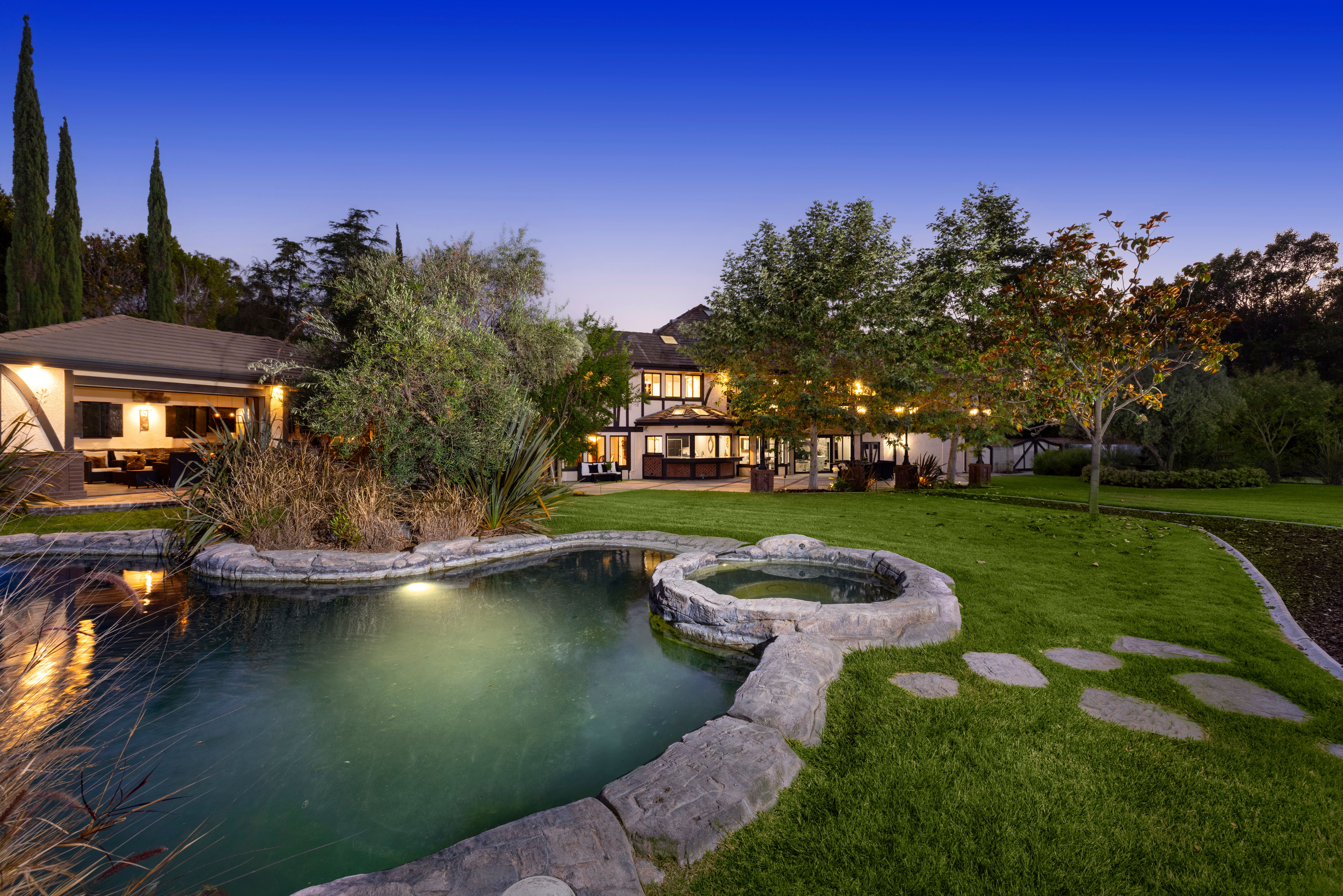 4090 Live Oak Lane 