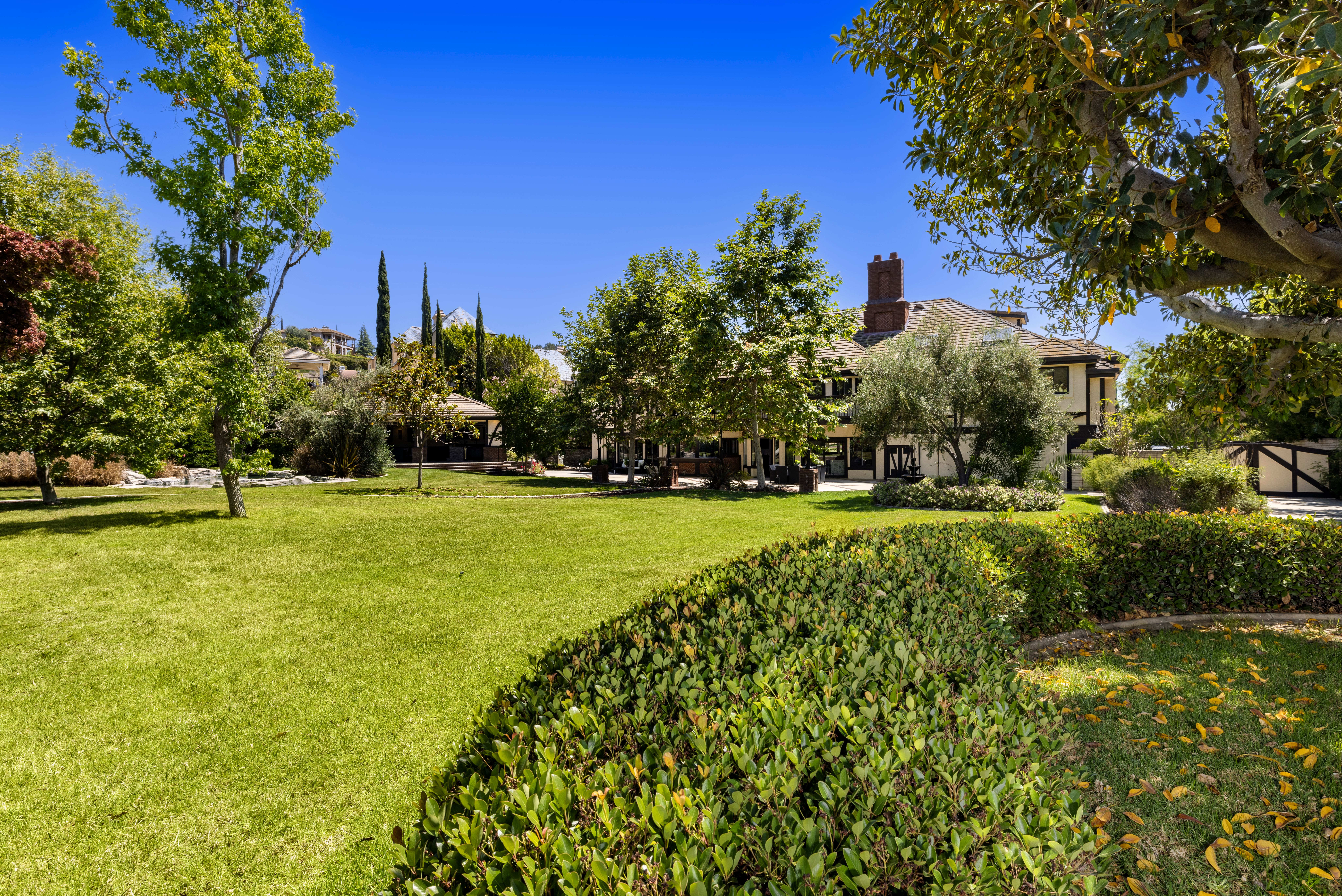 4090 Live Oak Lane 