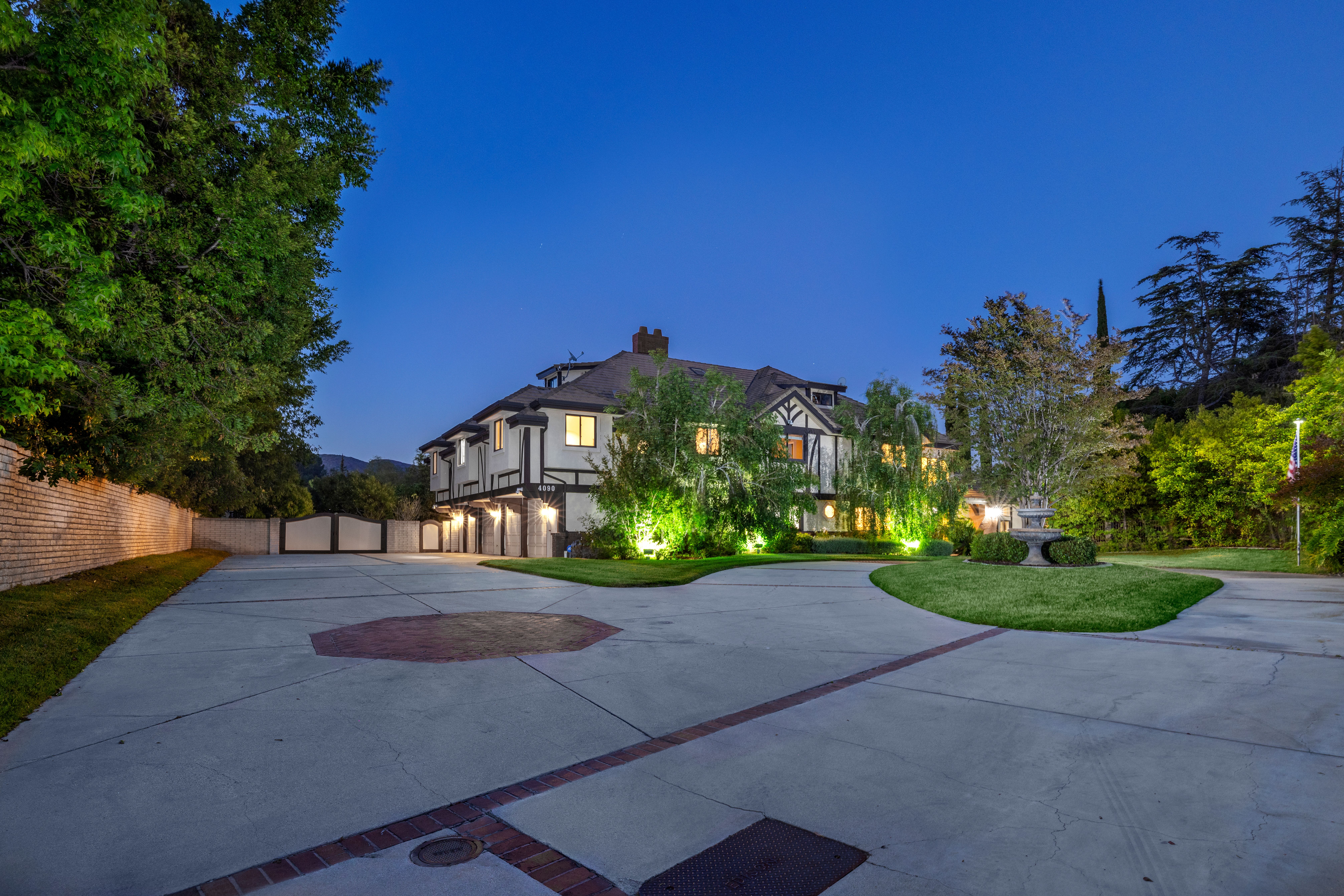 4090 Live Oak Lane 