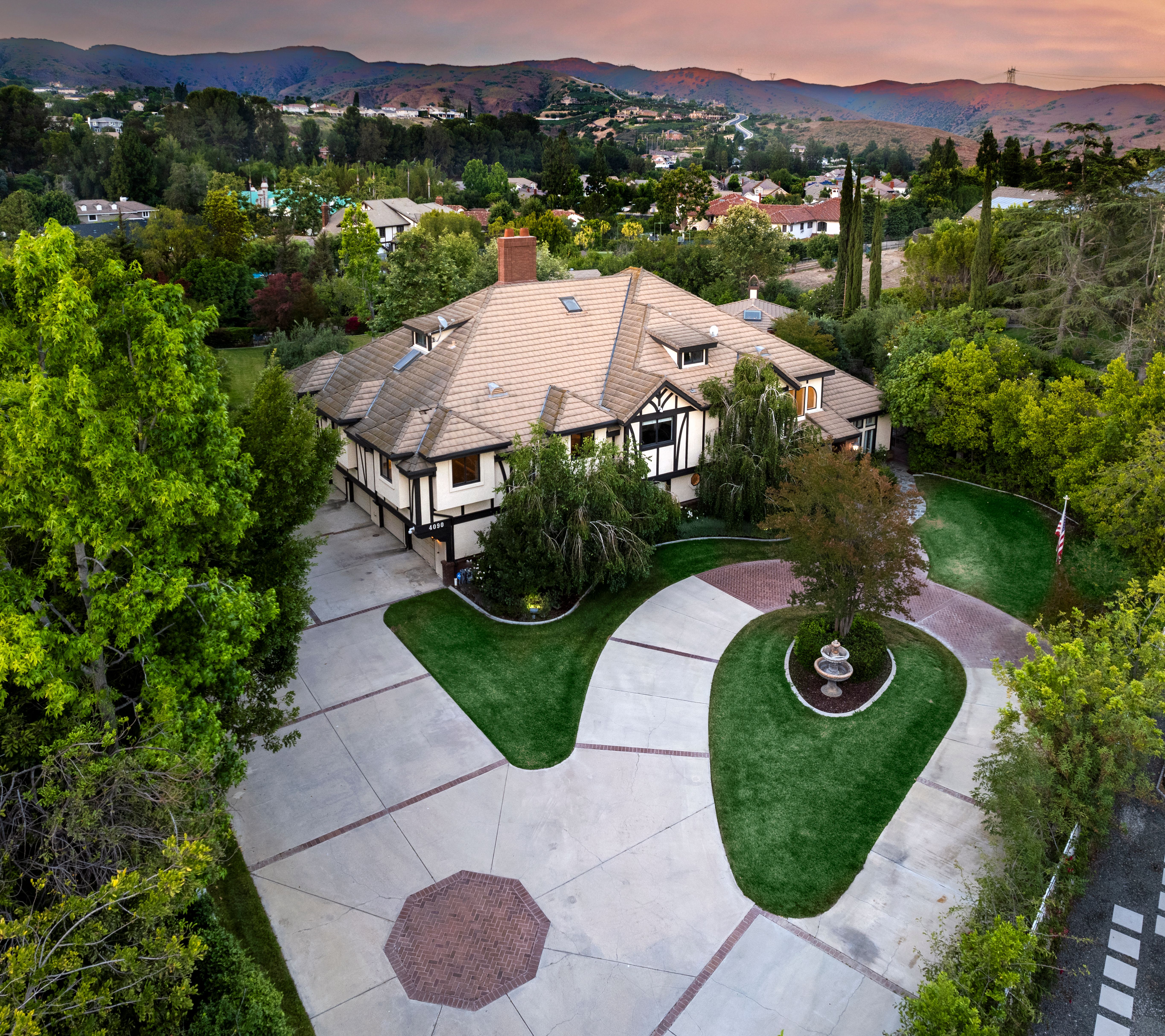 4090 Live Oak Lane 