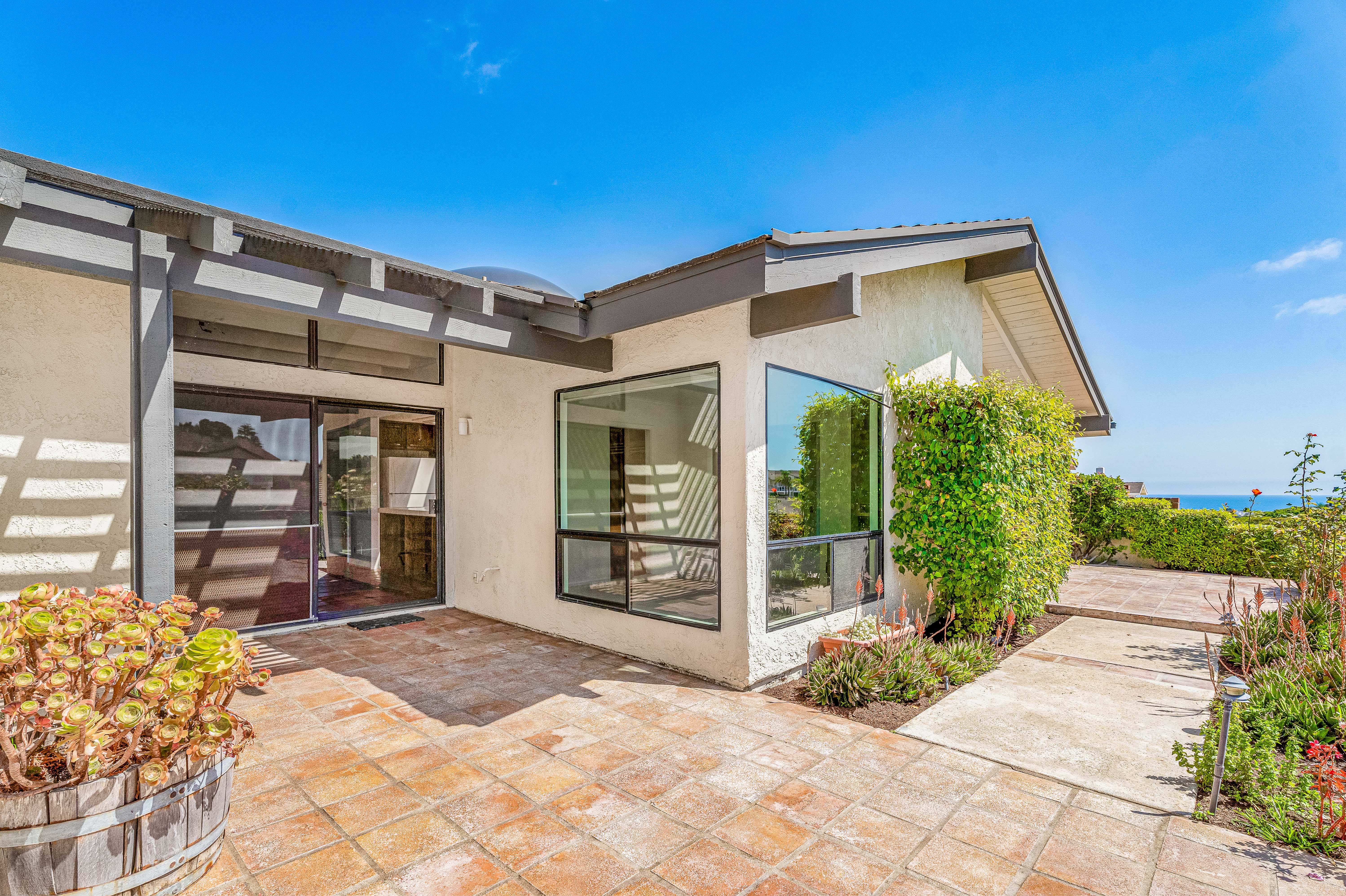 6 Skysail Drive 