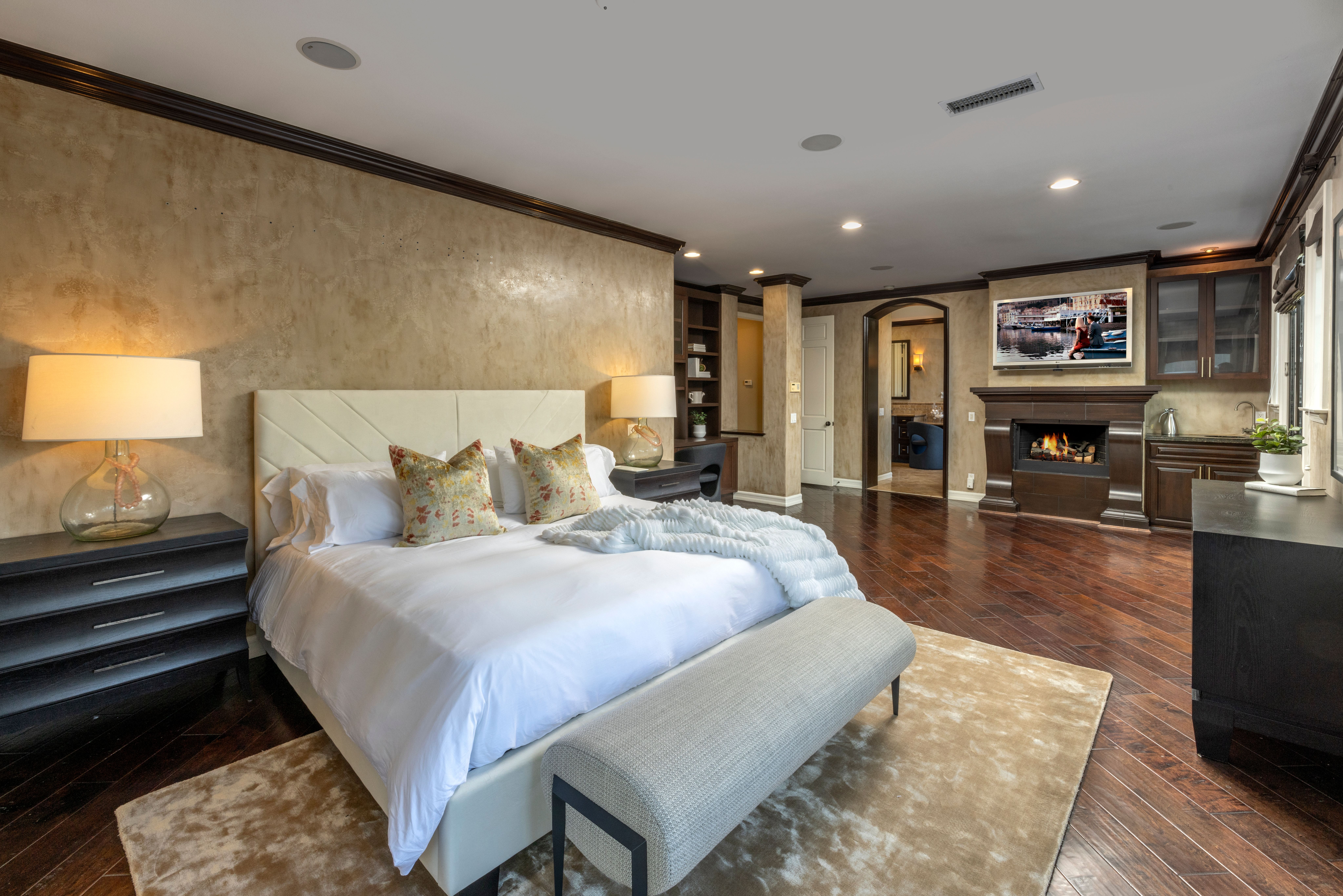 5676 Ocean Terrace Drive 