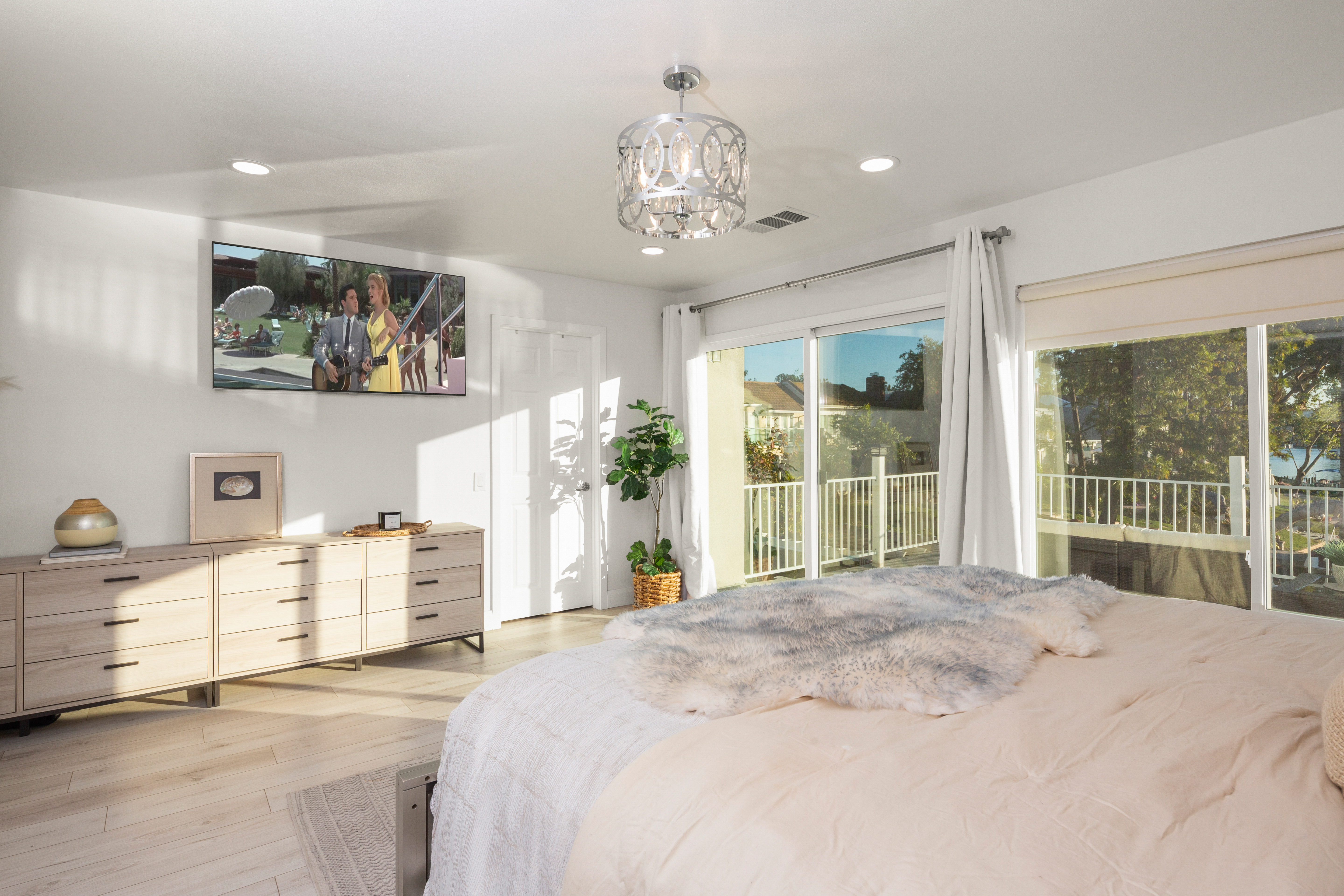 22481 Overlake 