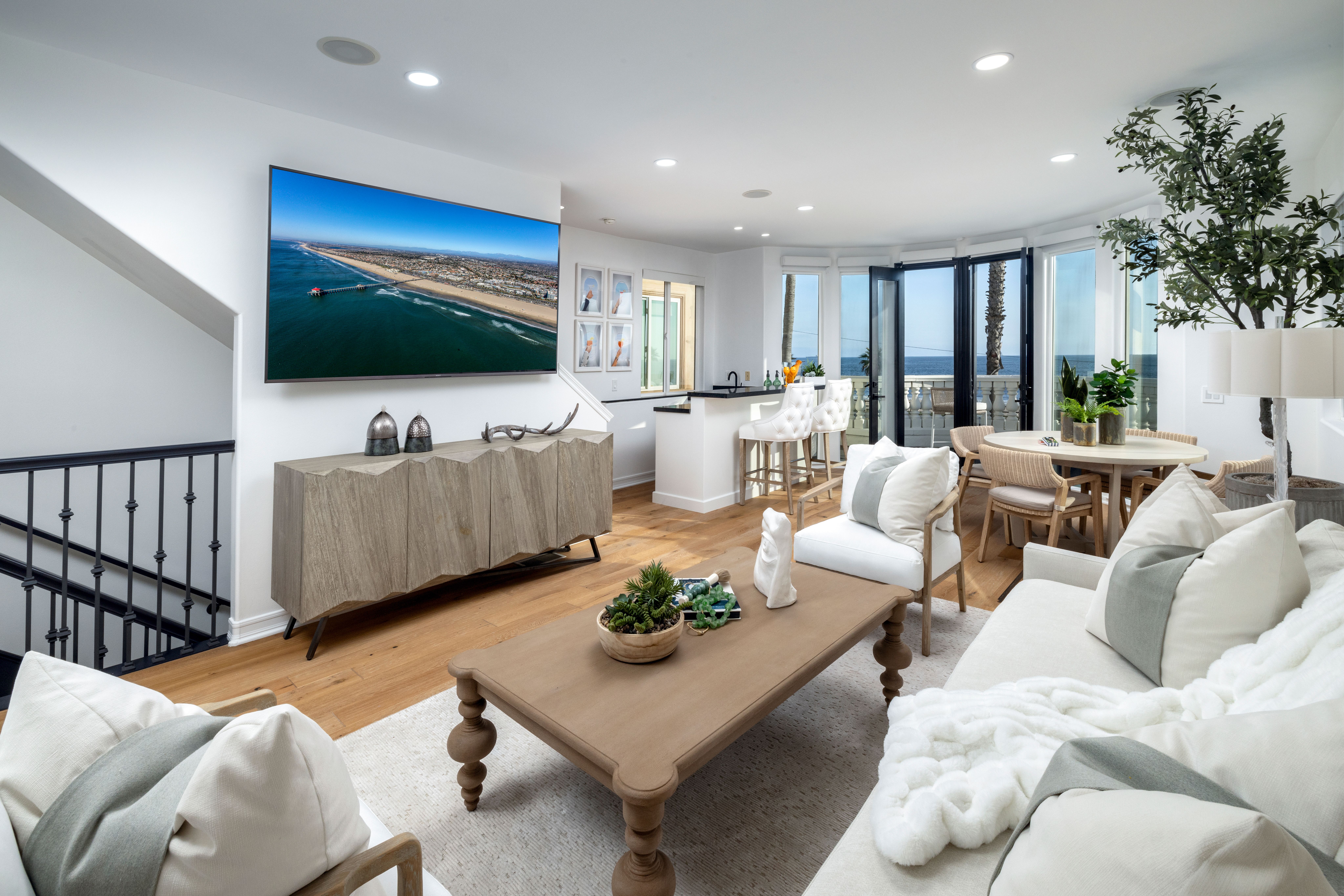 2110 Pacific Coast Highway 