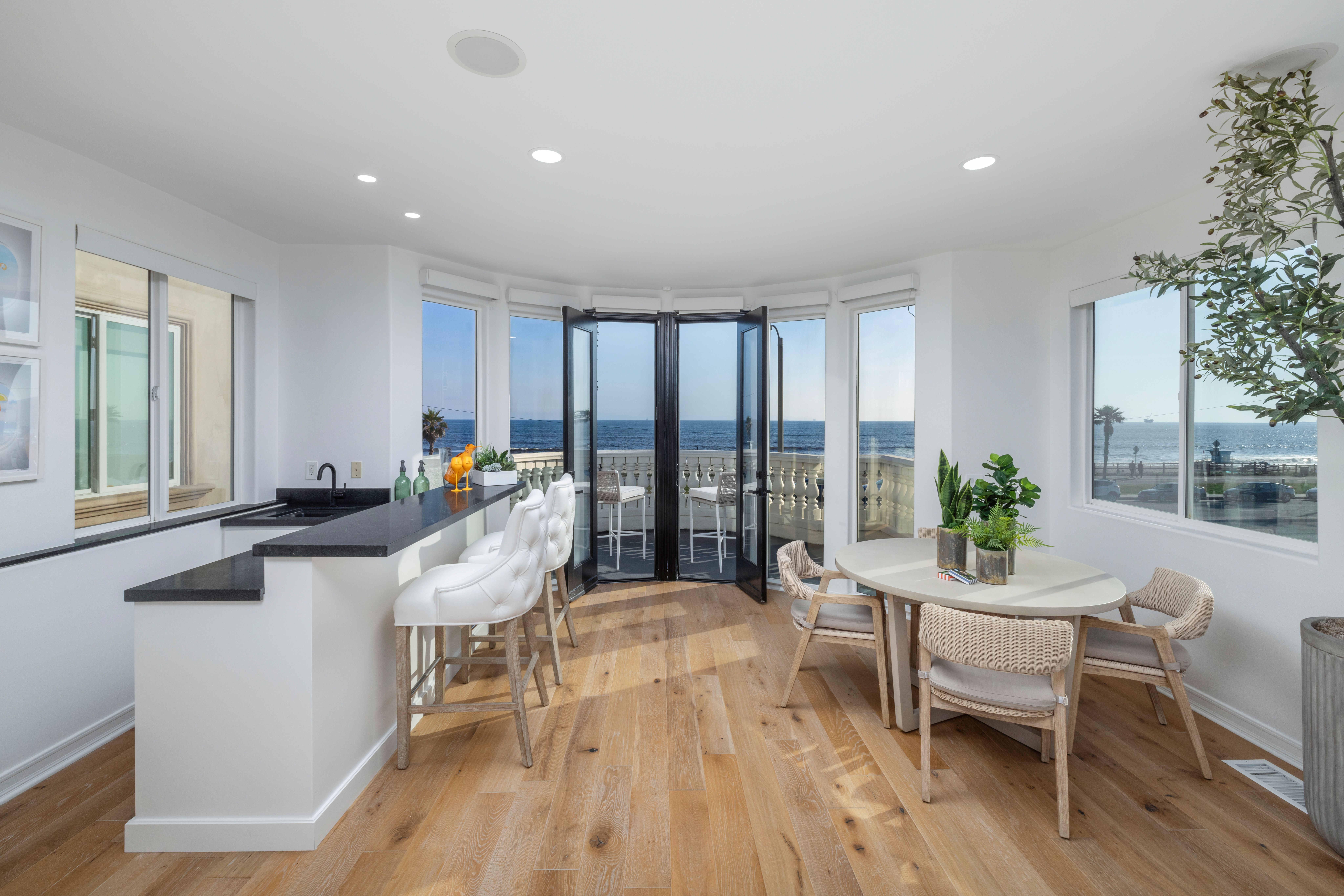 2110 Pacific Coast Highway 