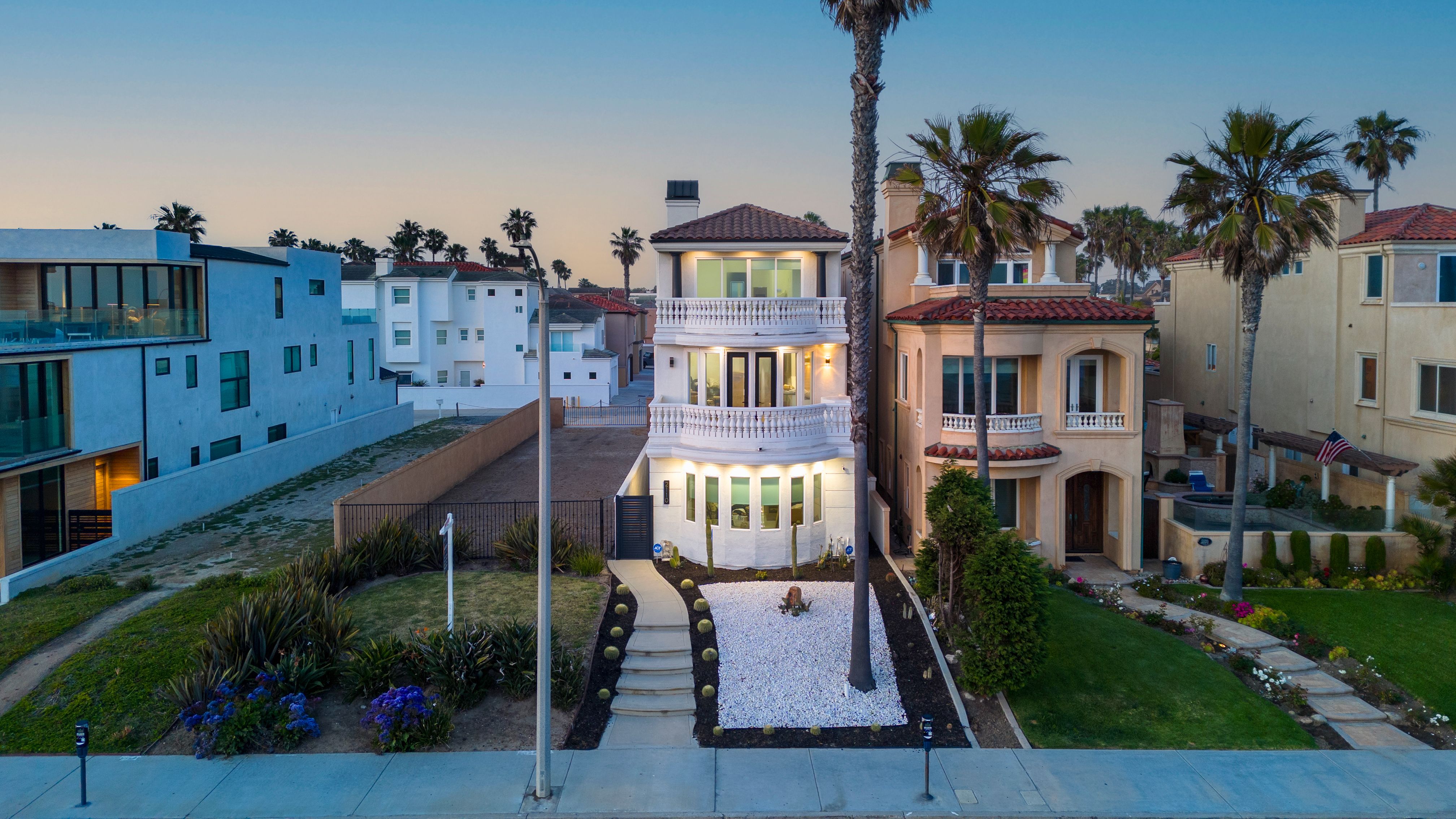 2110 Pacific Coast Highway 