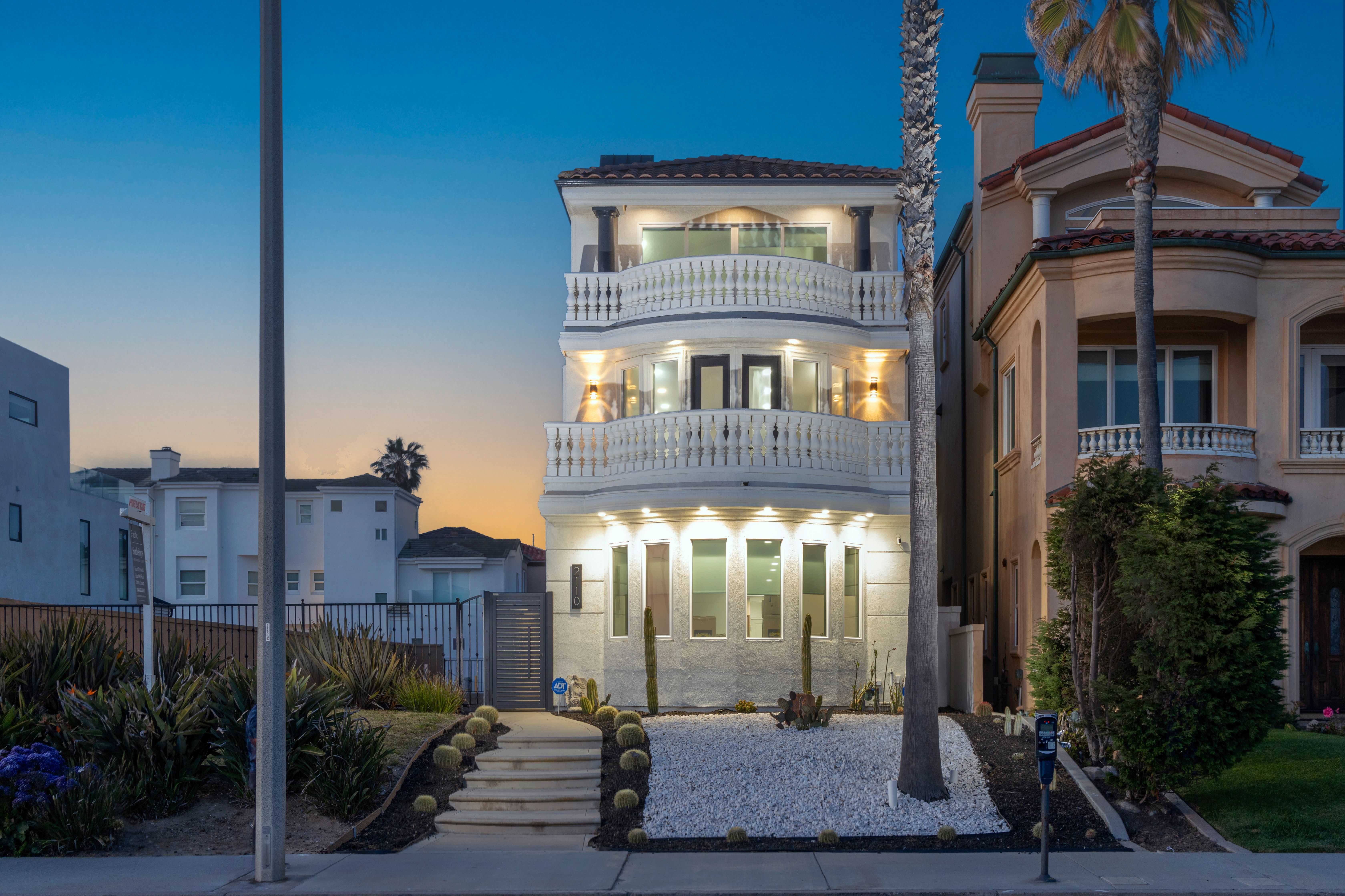 2110 Pacific Coast Highway 