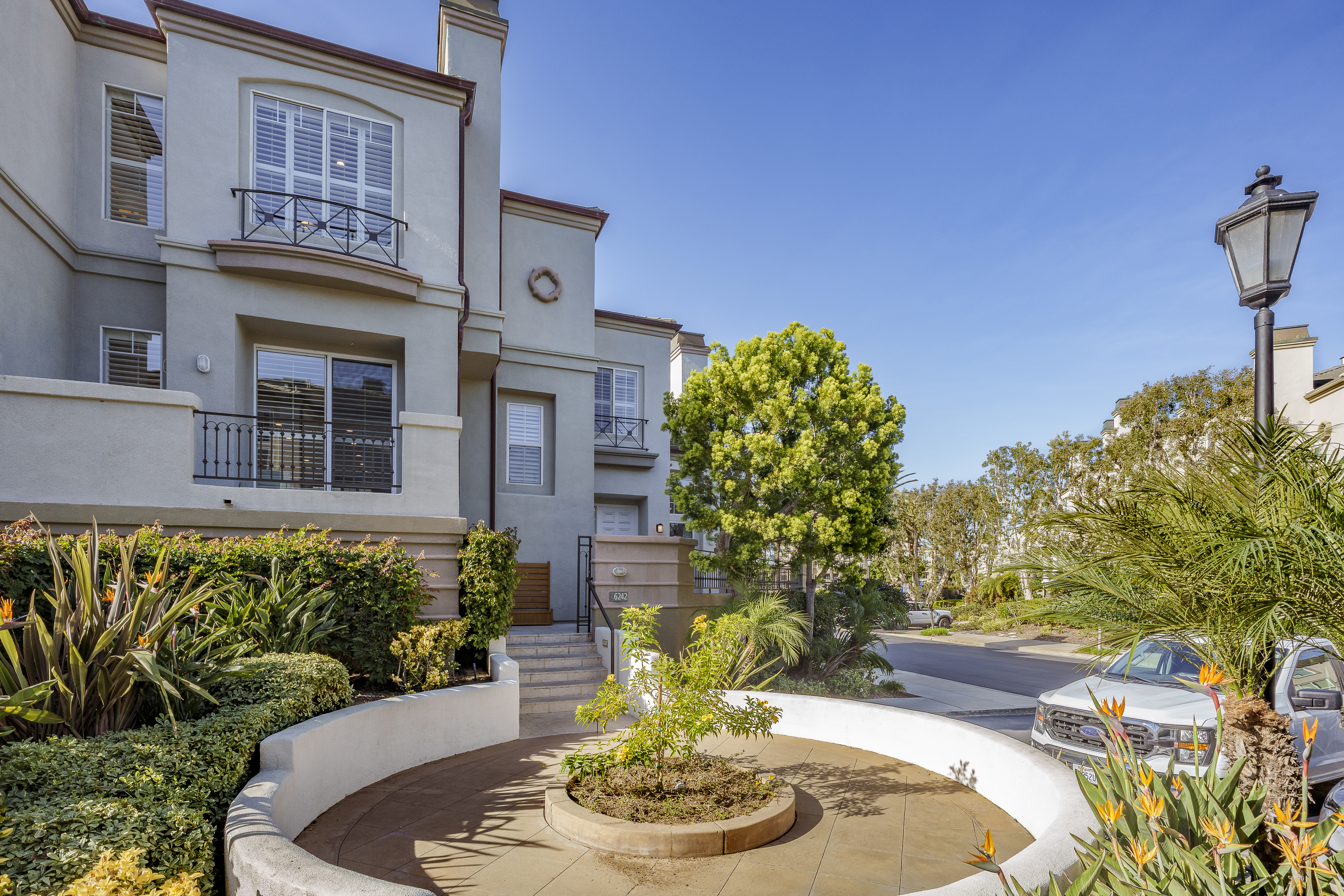 6242 Surfboard Circle 