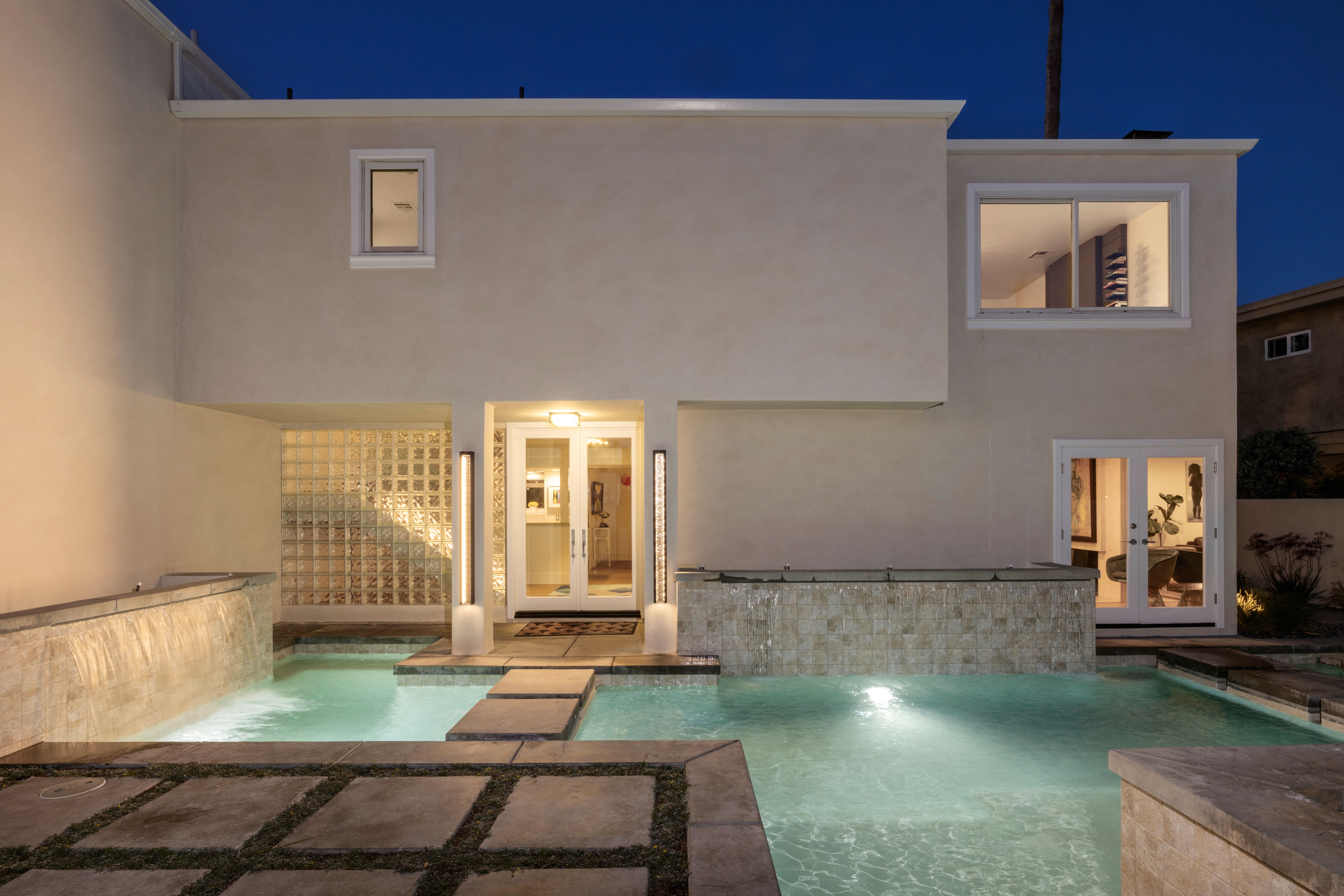 3242 Falkland Circle 
