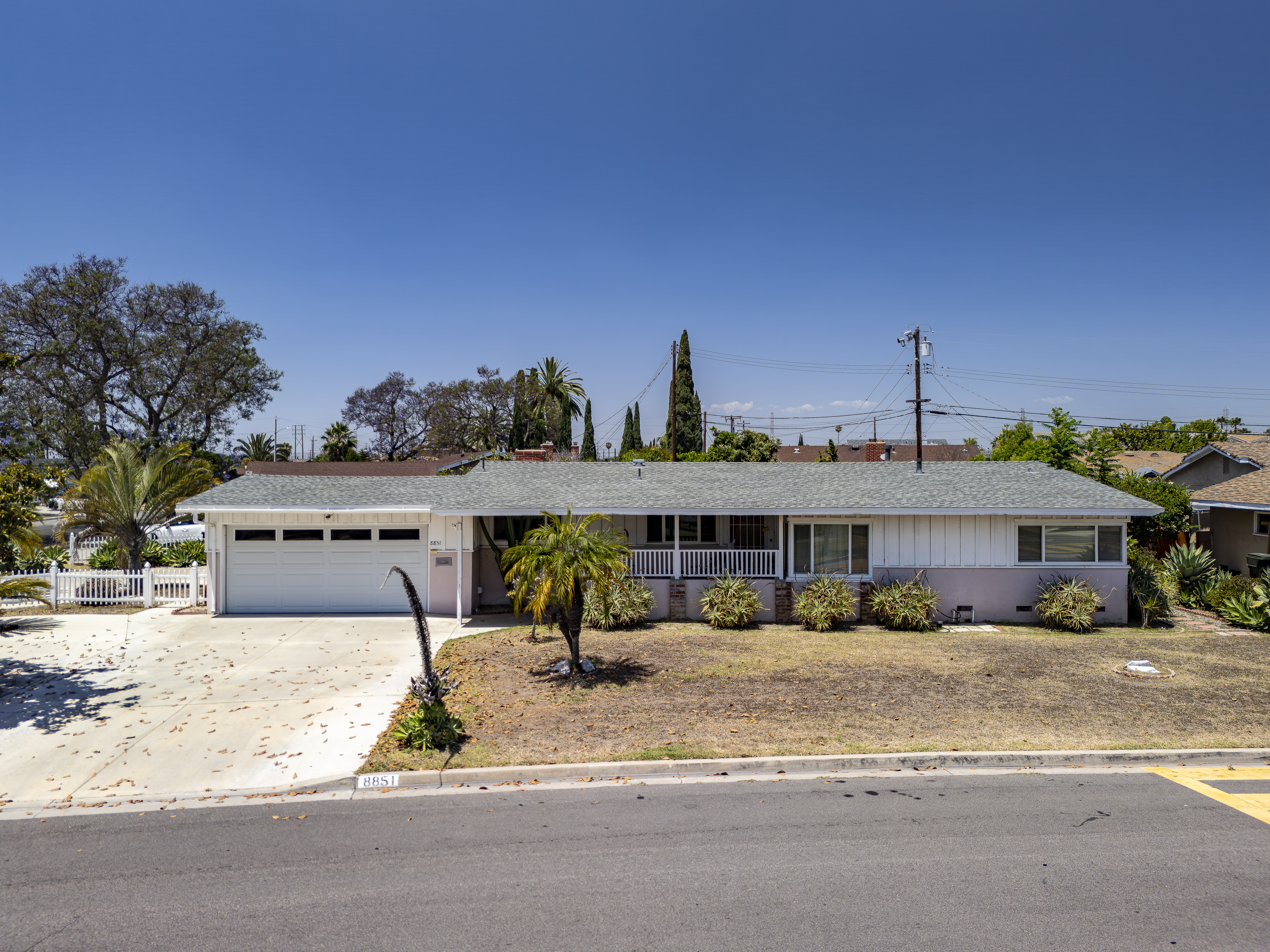 8851 La Grand Avenue 