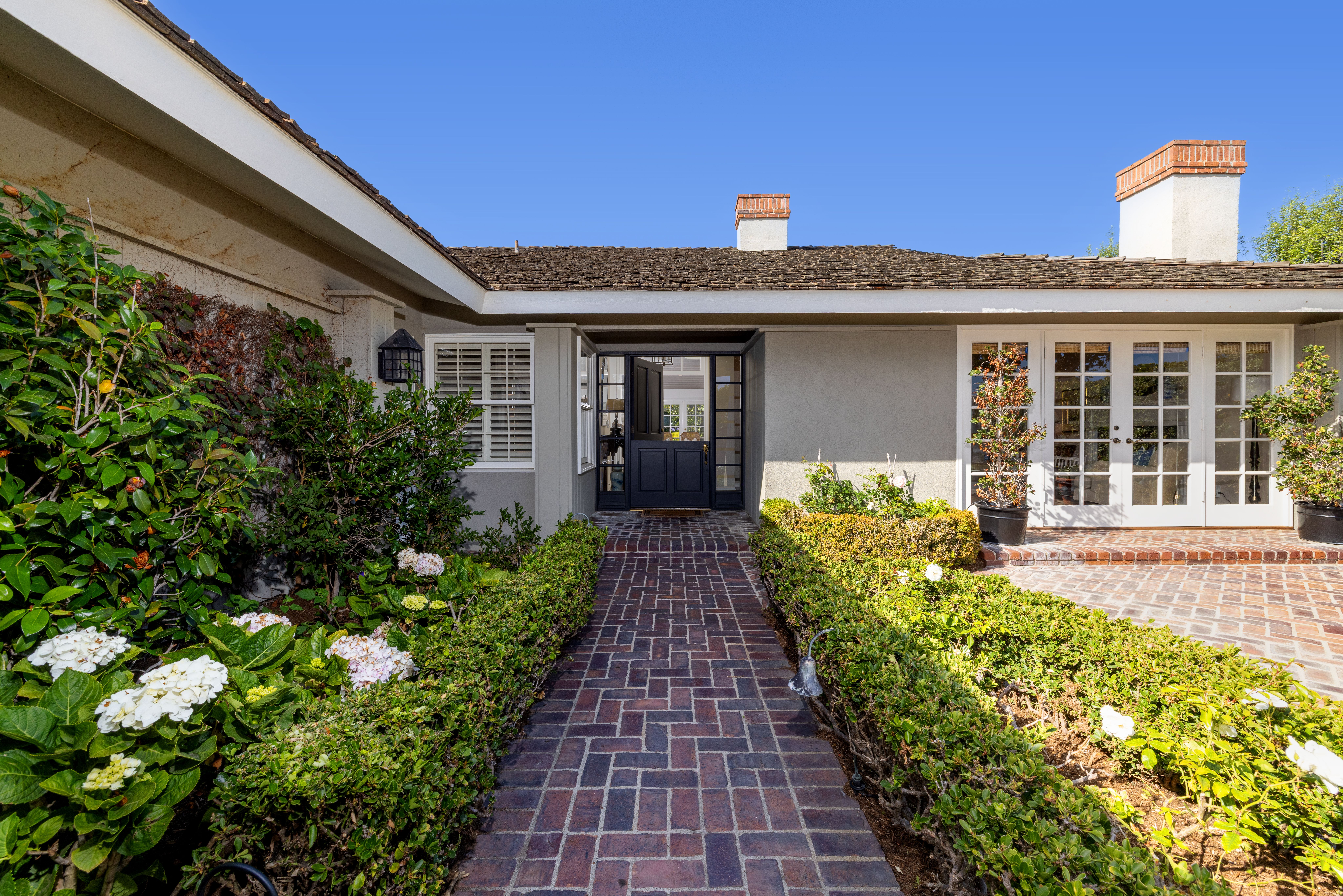 877 Sandcastle Drive 